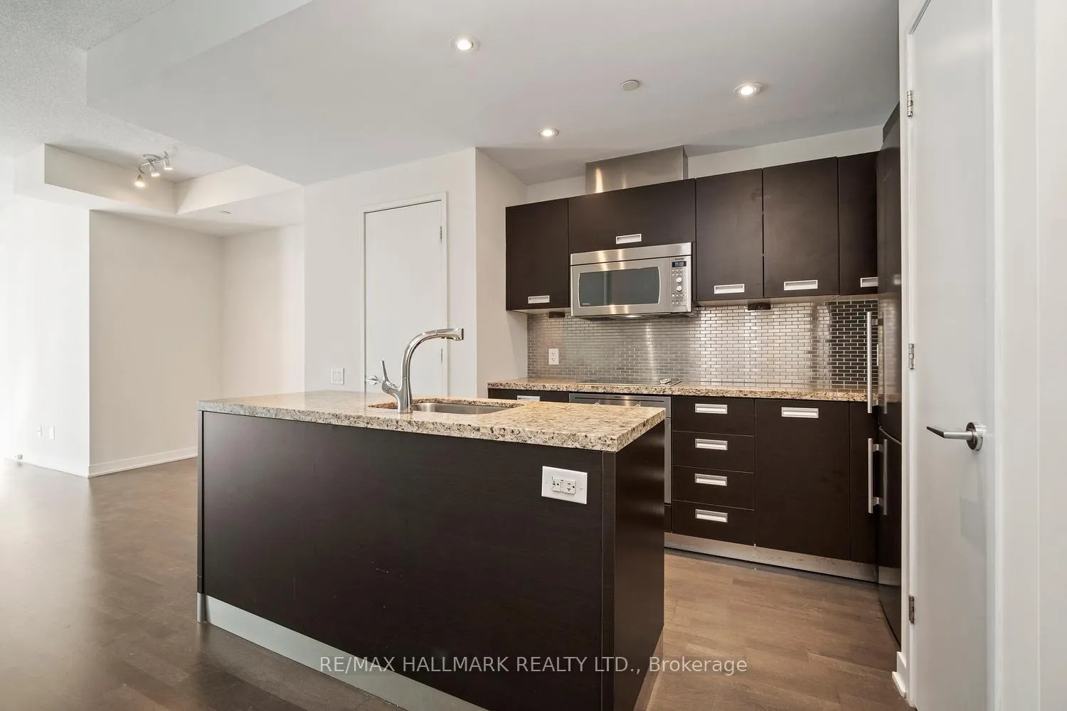 Photo 3 of Unit 2302, 90 Park Lawn Road, Etobicoke, Mimico — HOMEH