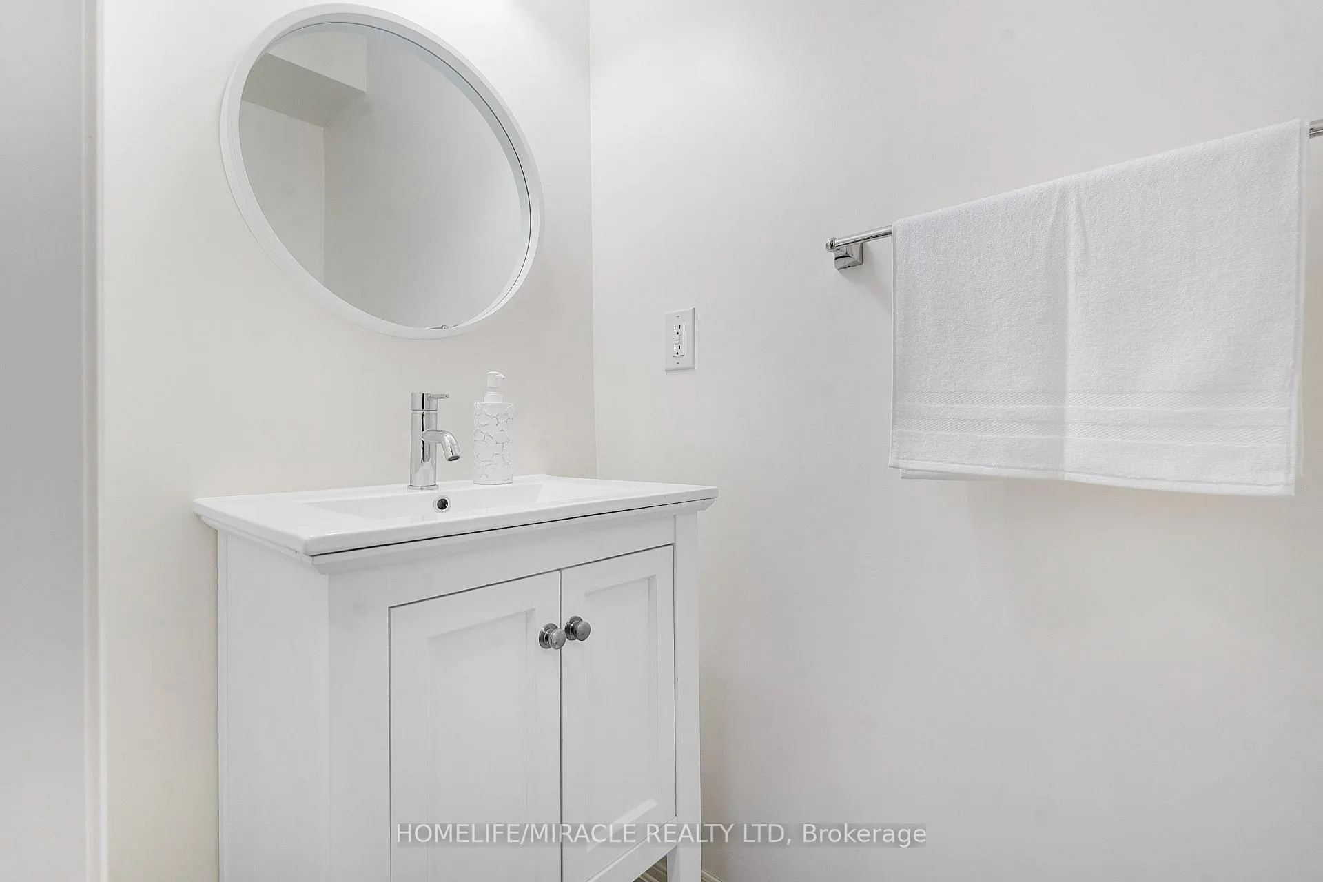 Photo 11 of 23 Gillis Road, Brampton, Bram West — HOMEH