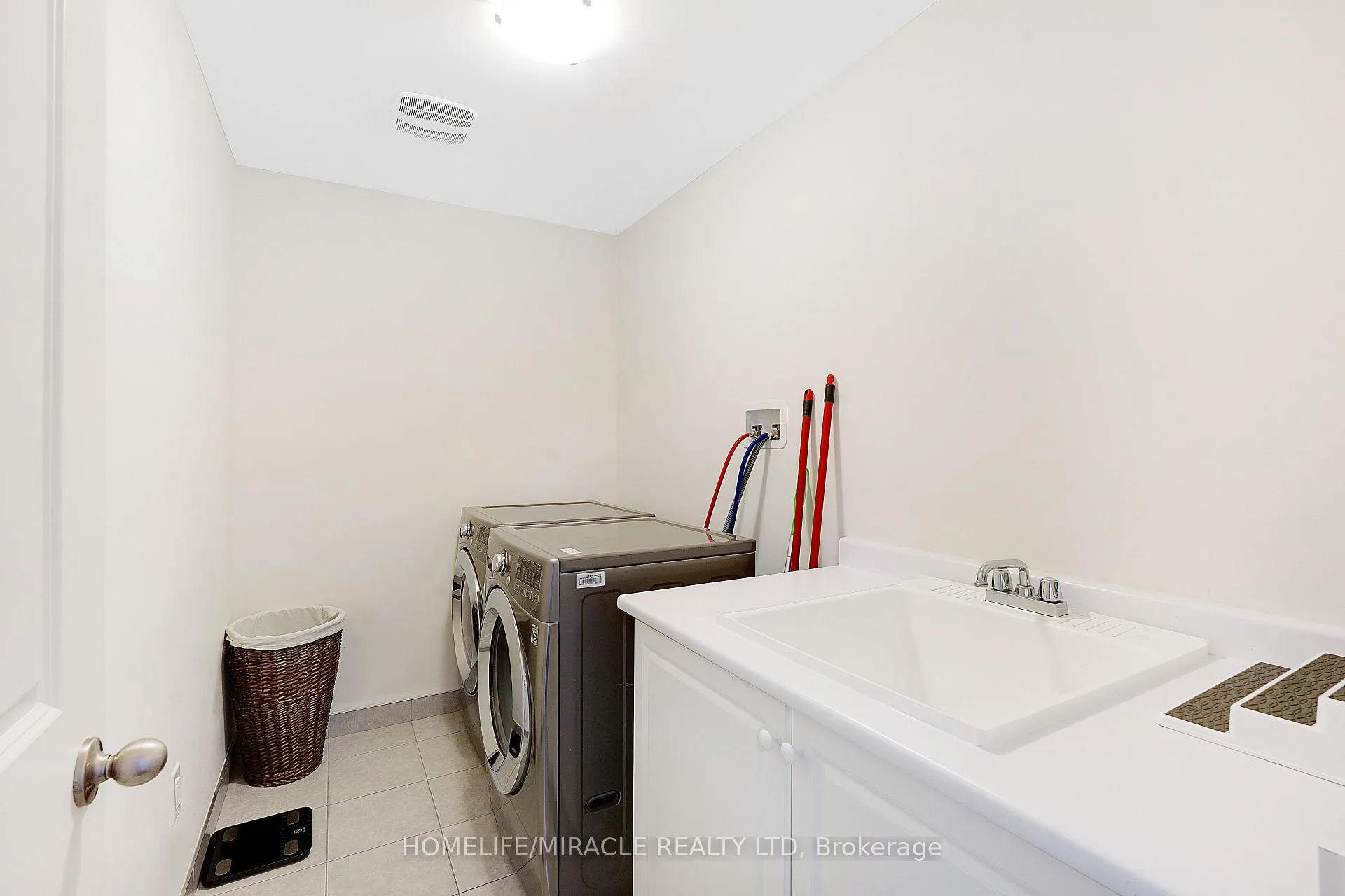 Photo 32 of 23 Gillis Road, Brampton, Bram West — HOMEH