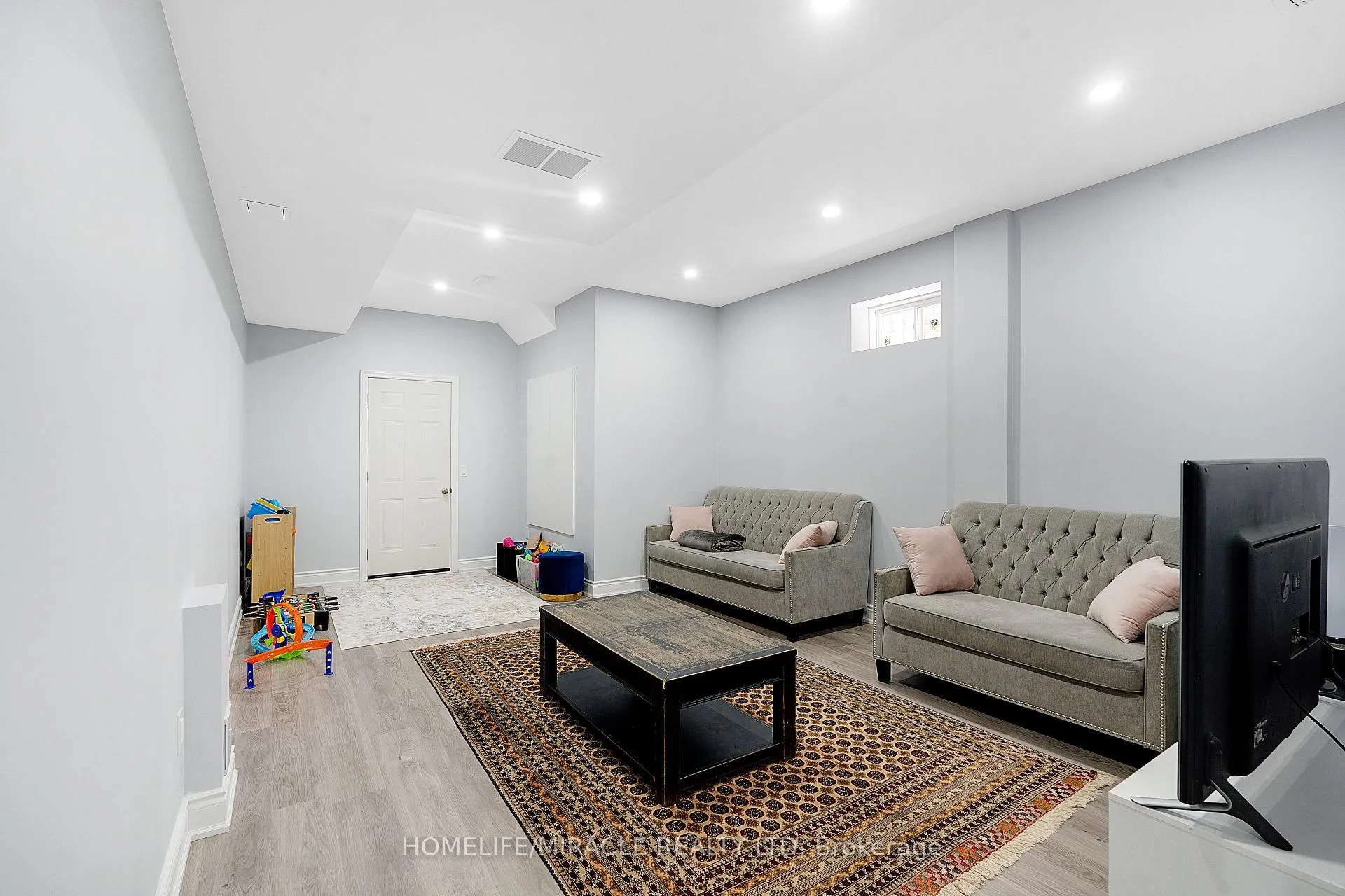 Photo 36 of 23 Gillis Road, Brampton, Bram West — HOMEH