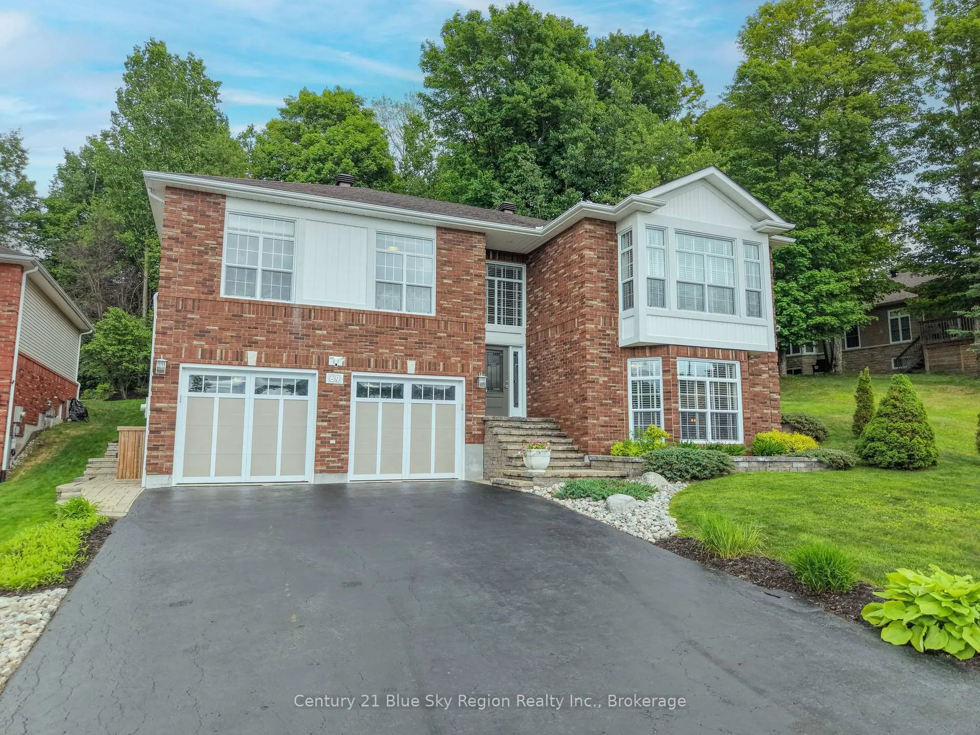 Photo 2 of 69 Kenwood Hills Drive, North Bay, Airport — HOMEH