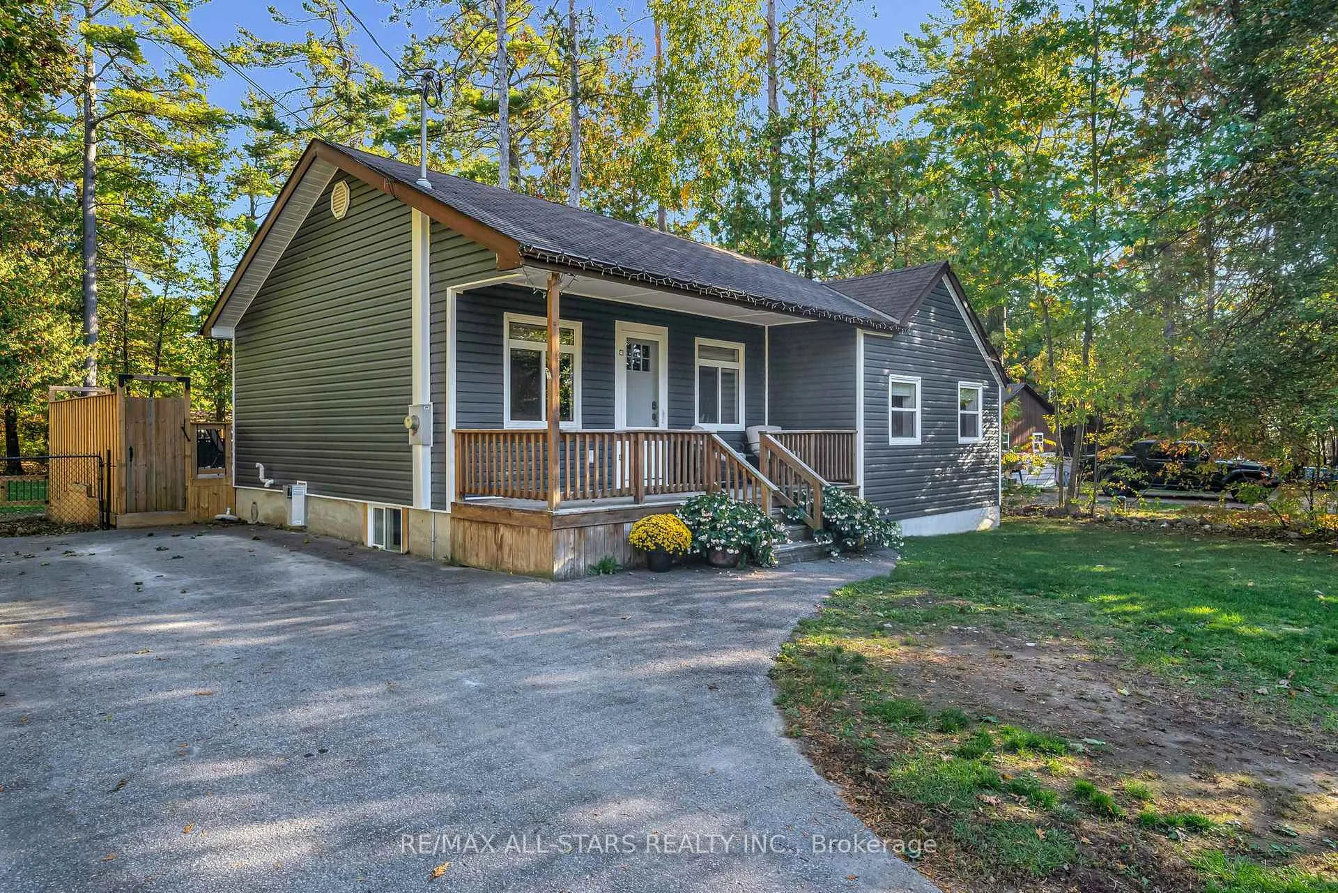 Photo 2 of 16 Parkhill Drive, Kawartha Lakes, Fenelon Falls — HOMEH