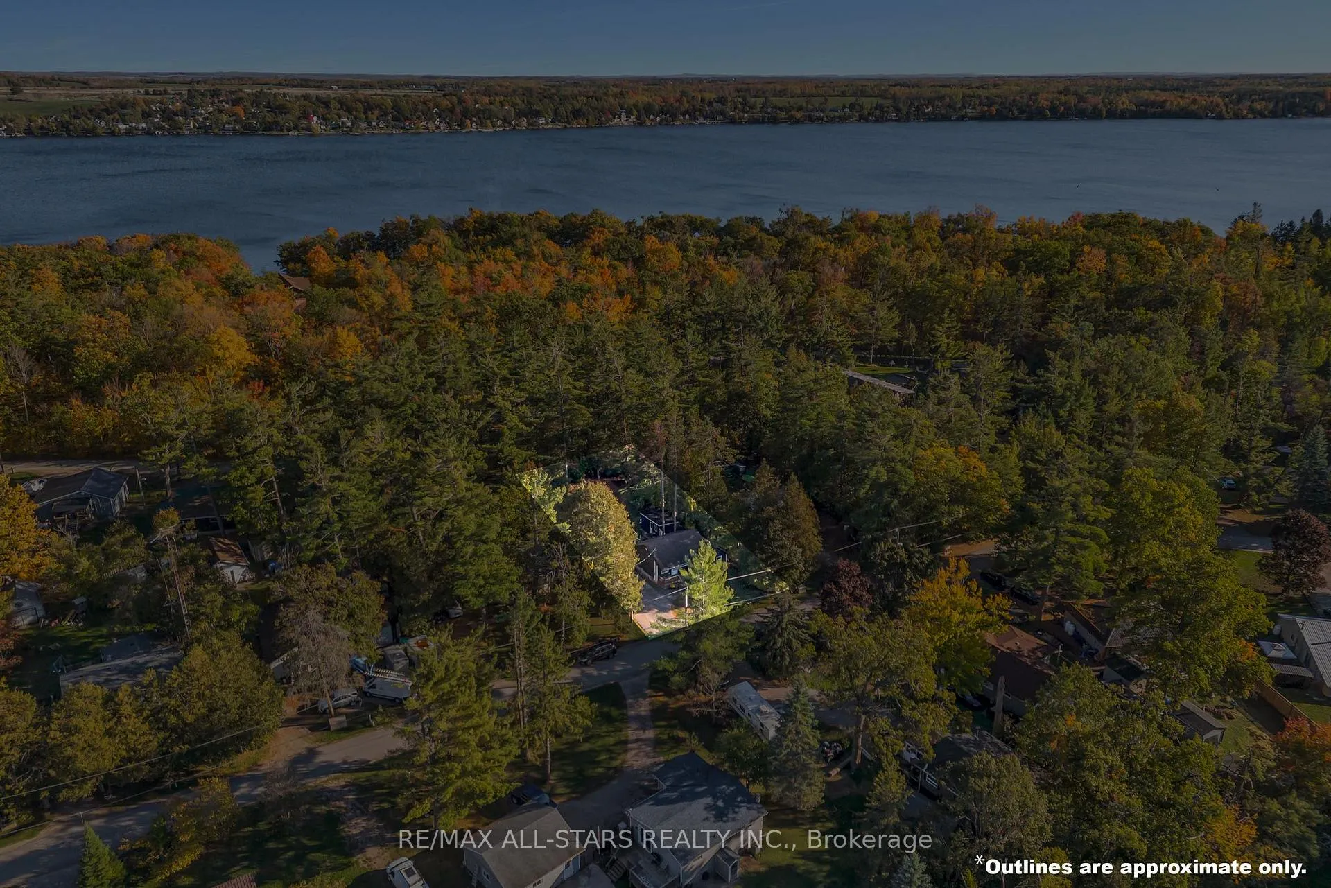 Photo 4 of 16 Parkhill Drive, Kawartha Lakes, Fenelon Falls — HOMEH