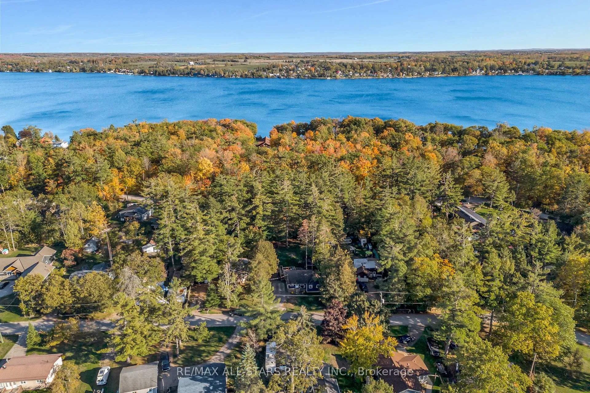 Photo 5 of 16 Parkhill Drive, Kawartha Lakes, Fenelon Falls — HOMEH
