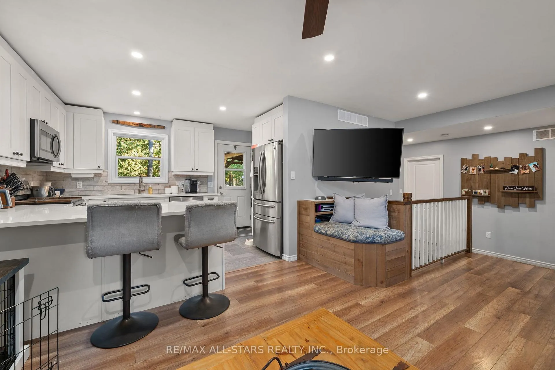 Photo 18 of 16 Parkhill Drive, Kawartha Lakes, Fenelon Falls — HOMEH