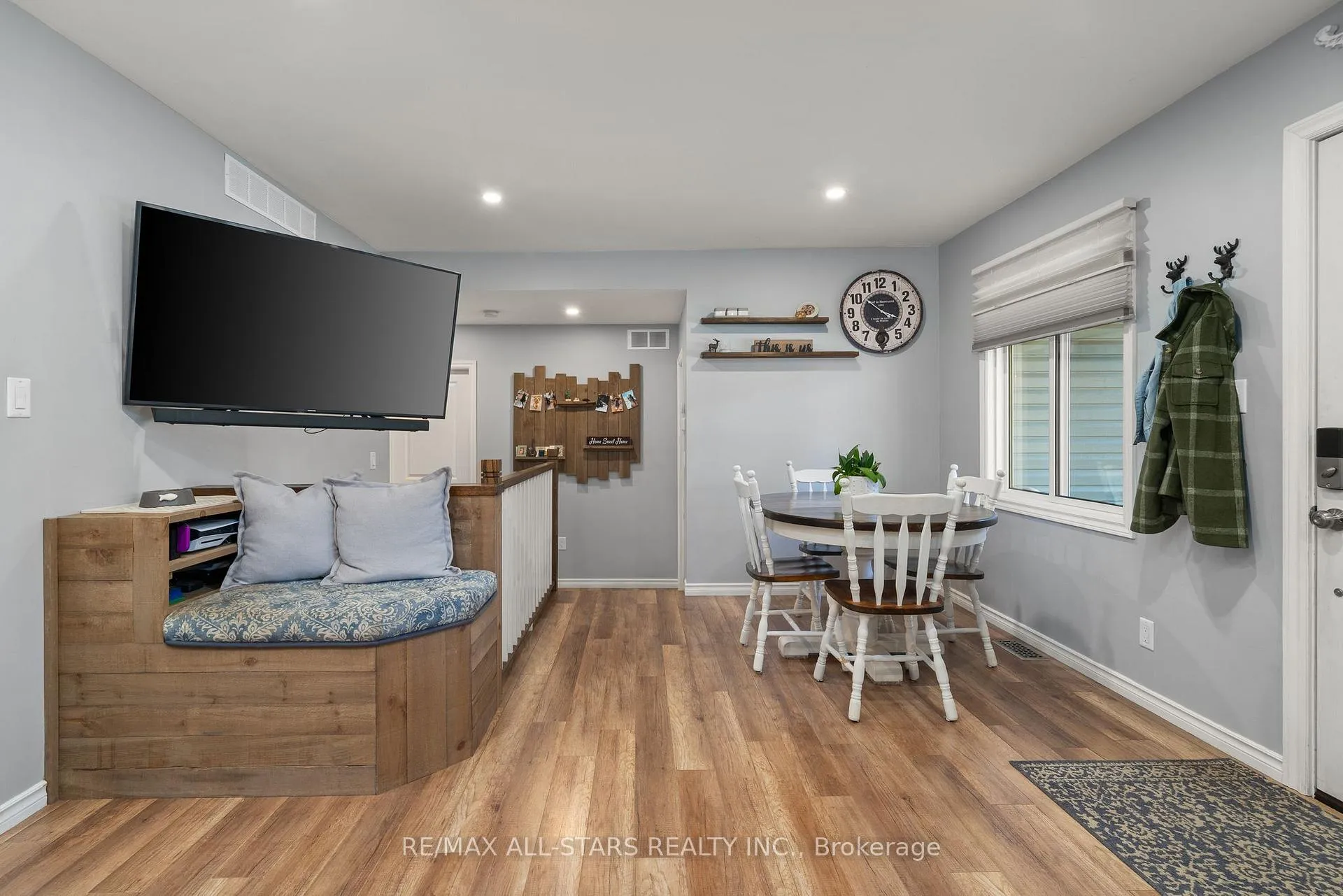 Photo 19 of 16 Parkhill Drive, Kawartha Lakes, Fenelon Falls — HOMEH