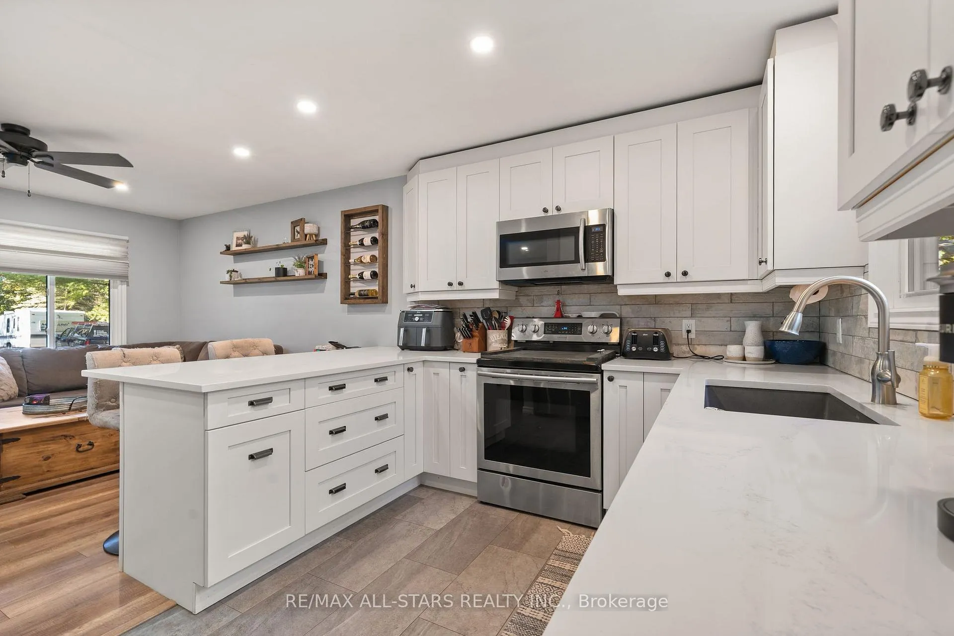 Photo 22 of 16 Parkhill Drive, Kawartha Lakes, Fenelon Falls — HOMEH