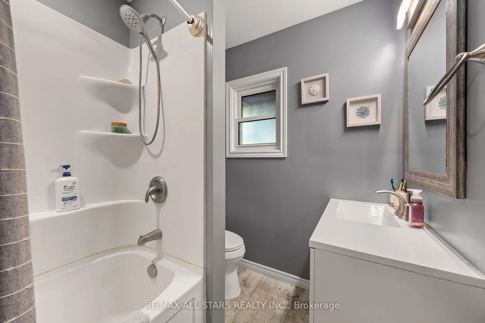 Photo 26 of 16 Parkhill Drive, Kawartha Lakes, Fenelon Falls — HOMEH