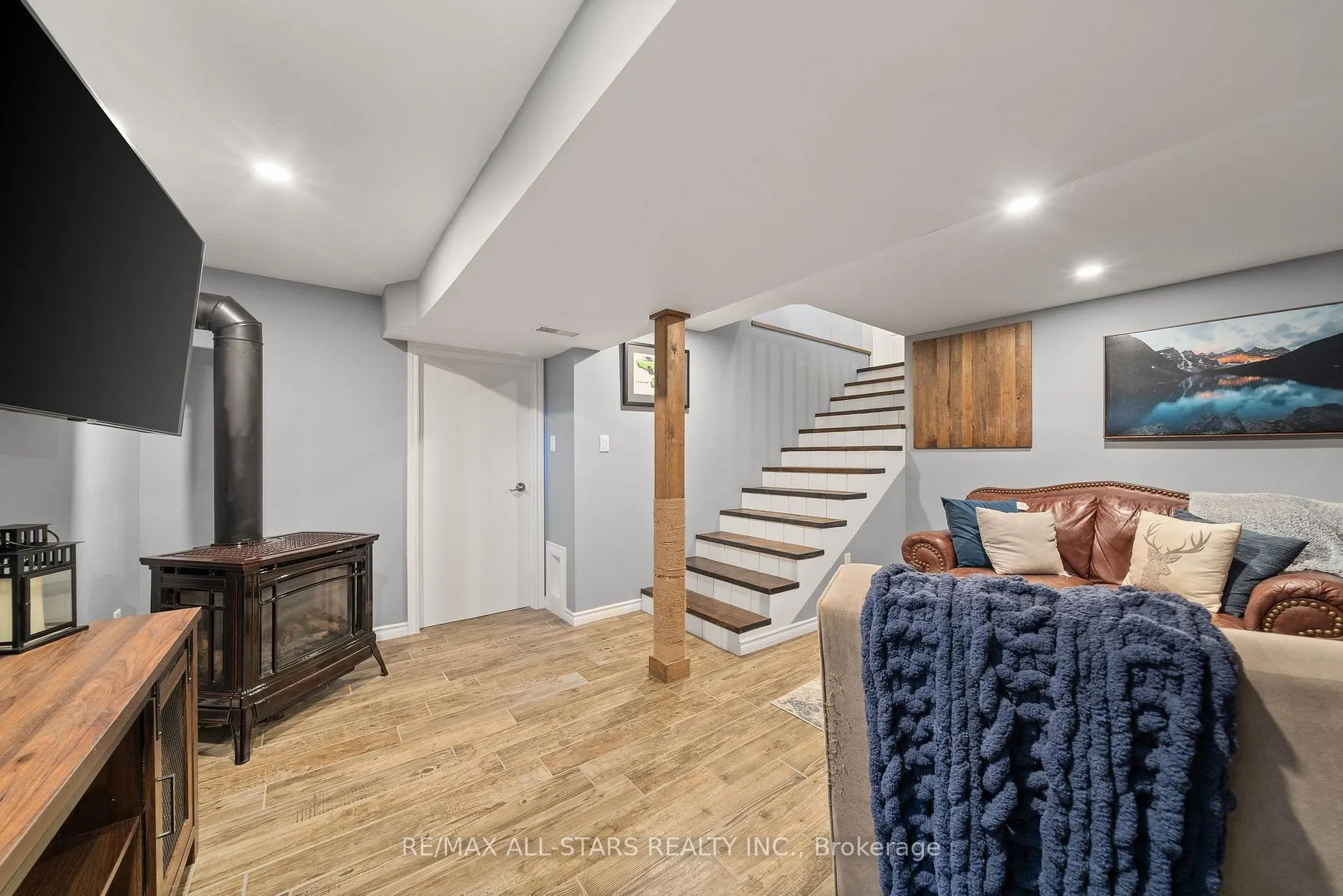 Photo 31 of 16 Parkhill Drive, Kawartha Lakes, Fenelon Falls — HOMEH
