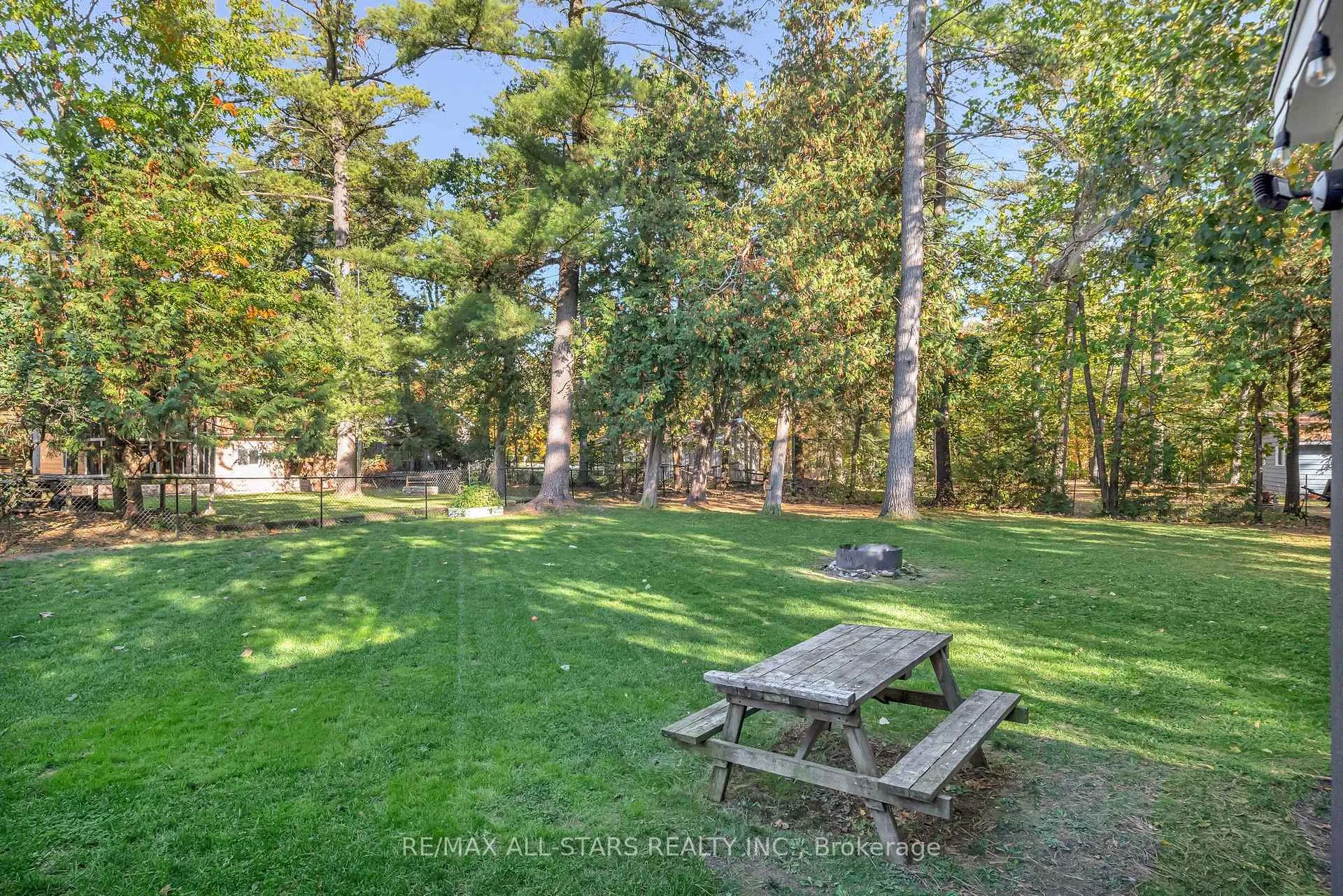 Photo 38 of 16 Parkhill Drive, Kawartha Lakes, Fenelon Falls — HOMEH