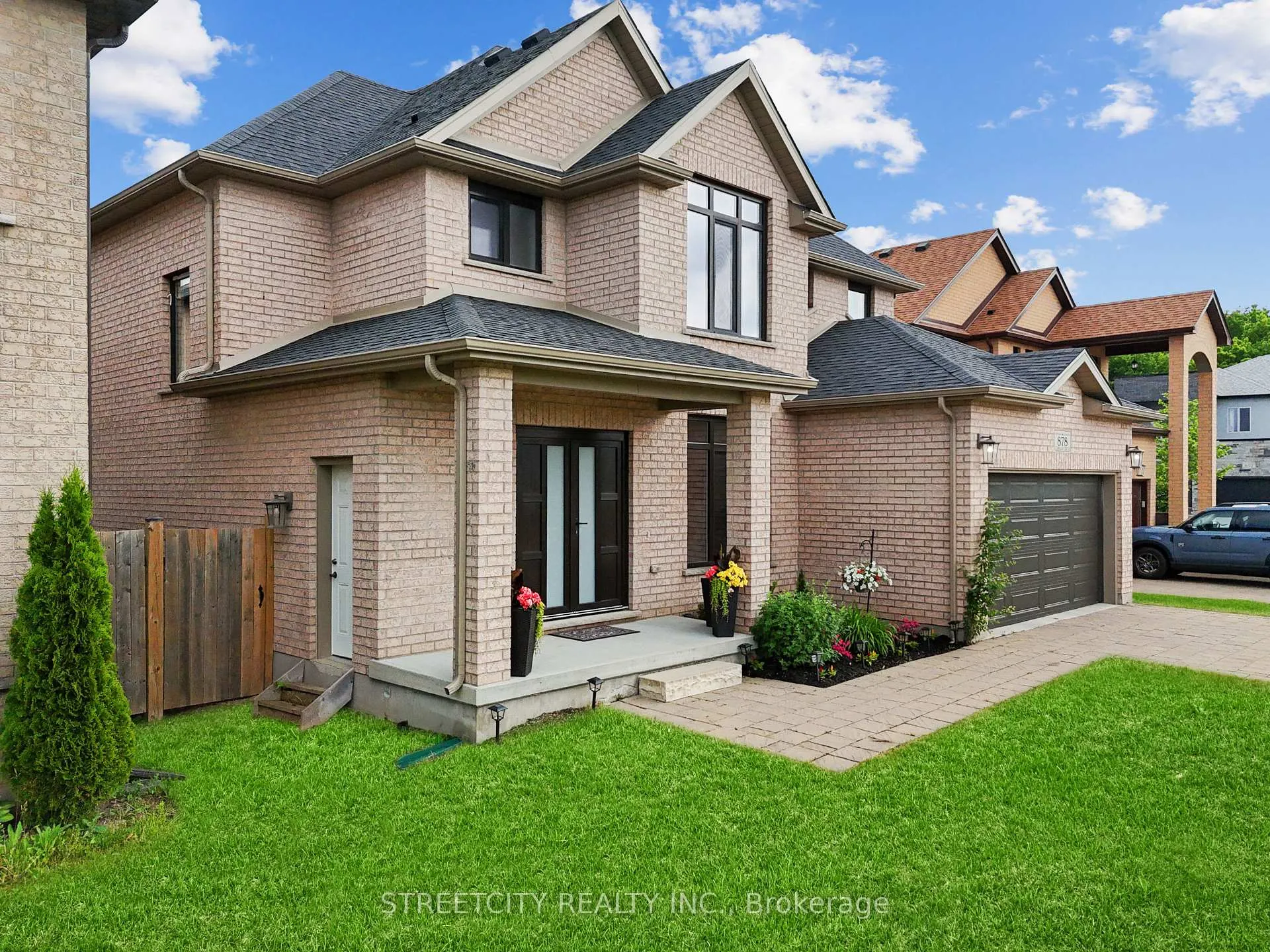 Photo 3 of 878 Zaifman Circle, London, North B — HOMEH