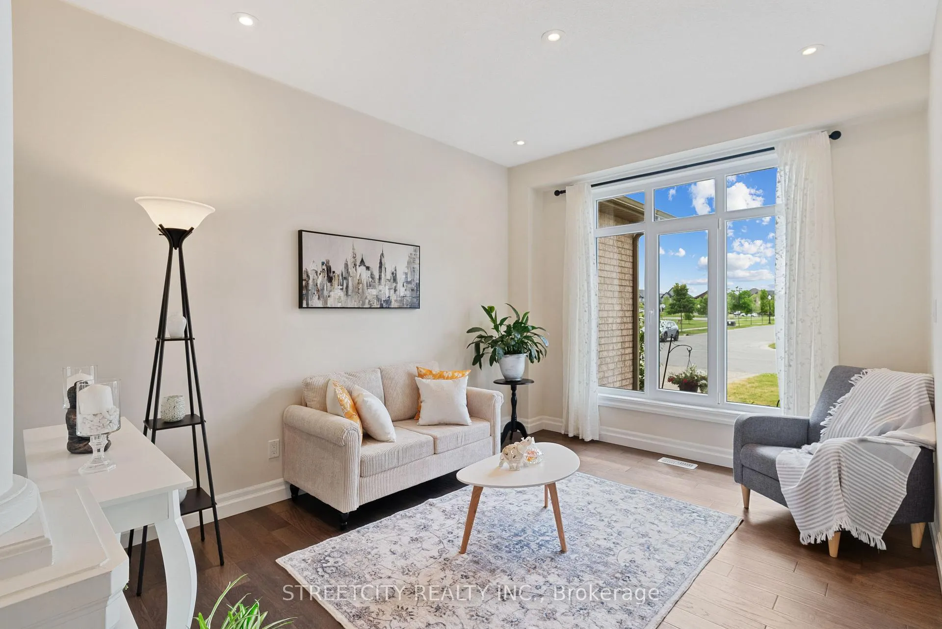 Photo 6 of 878 Zaifman Circle, London, North B — HOMEH