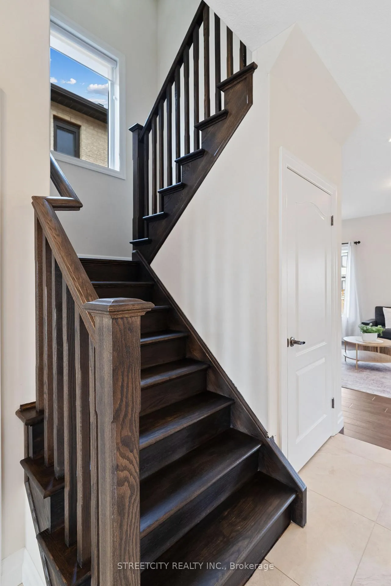 Photo 8 of 878 Zaifman Circle, London, North B — HOMEH