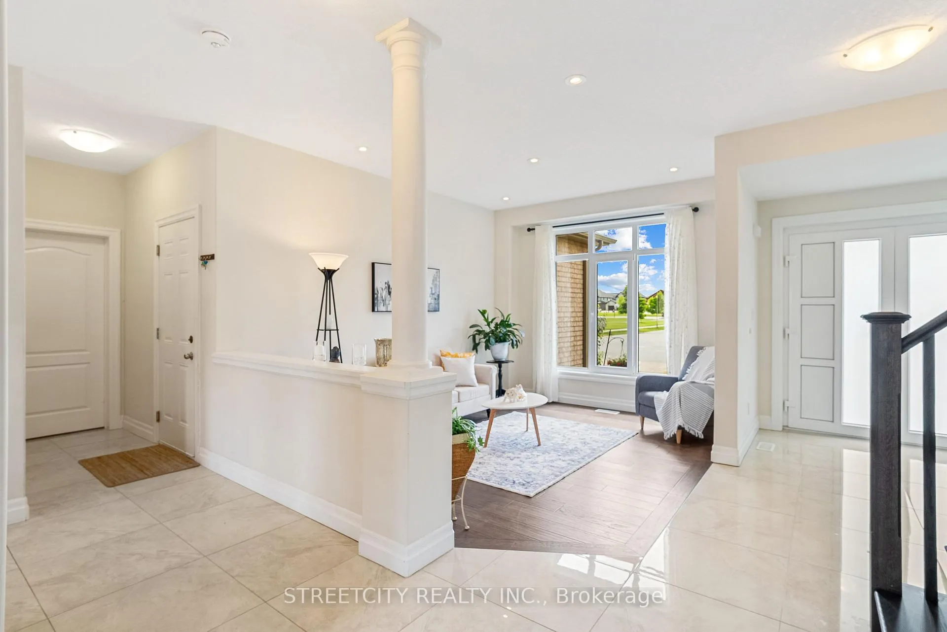 Photo 9 of 878 Zaifman Circle, London, North B — HOMEH