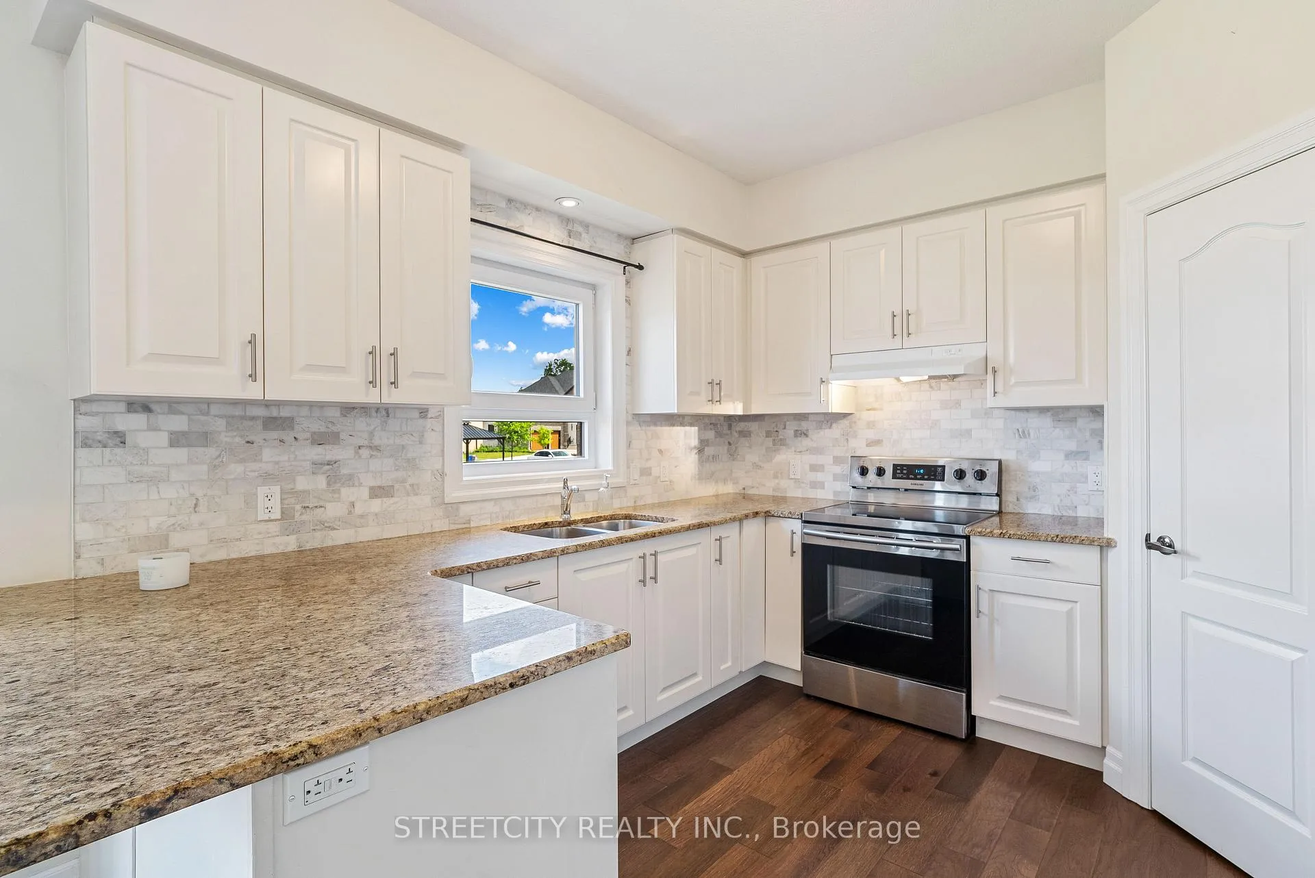 Photo 17 of 878 Zaifman Circle, London, North B — HOMEH