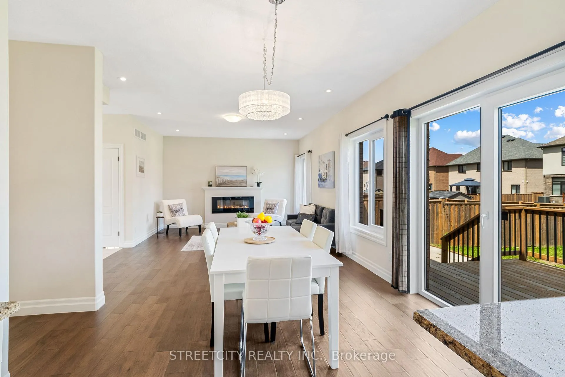 Photo 18 of 878 Zaifman Circle, London, North B — HOMEH