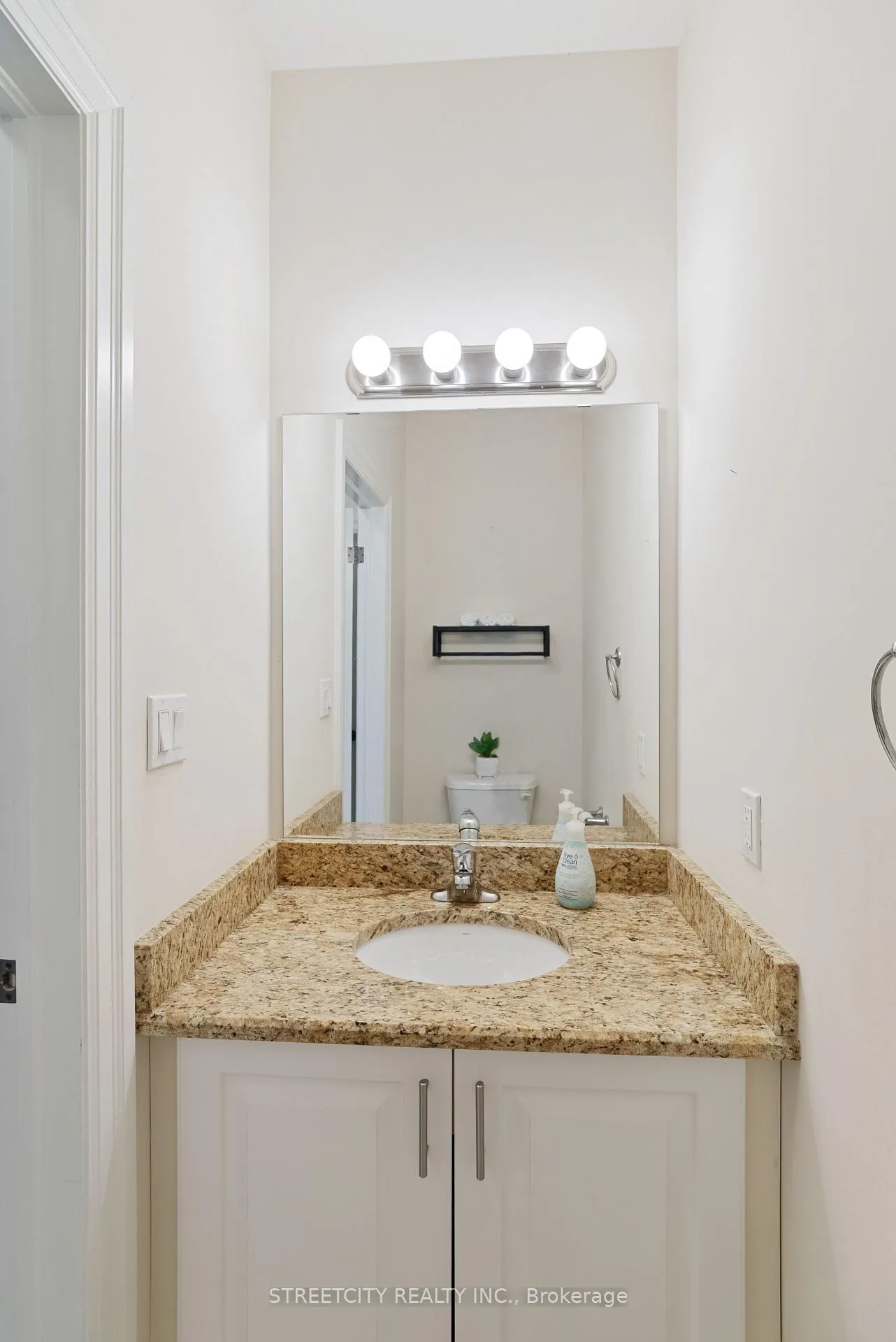 Photo 19 of 878 Zaifman Circle, London, North B — HOMEH