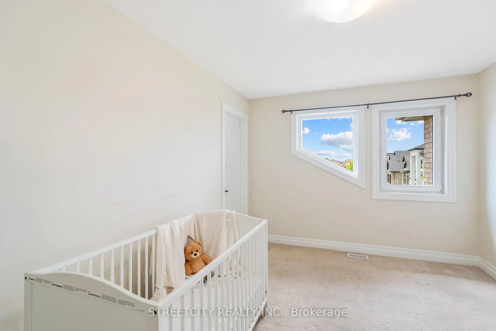 Photo 33 of 878 Zaifman Circle, London, North B — HOMEH