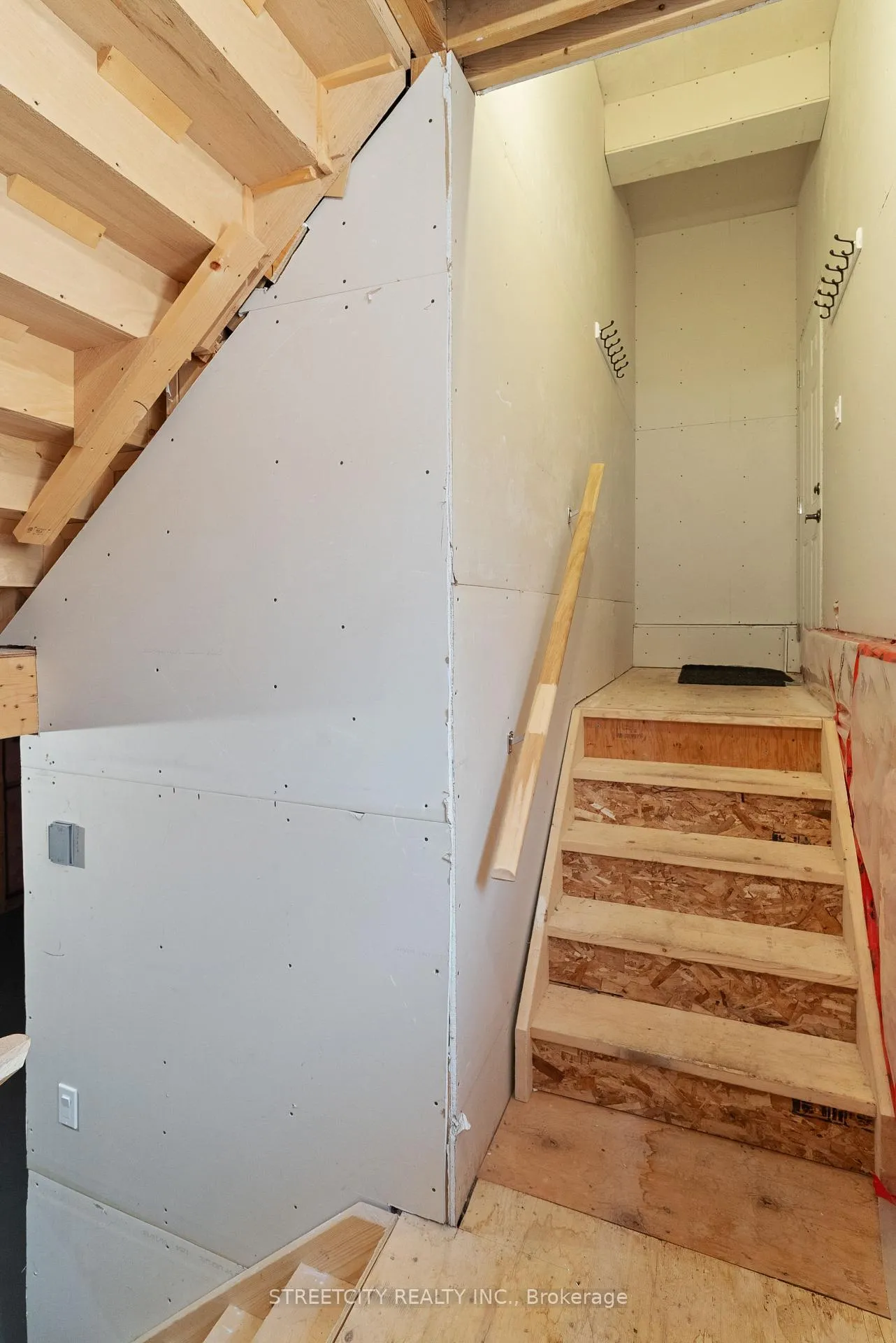Photo 40 of 878 Zaifman Circle, London, North B — HOMEH