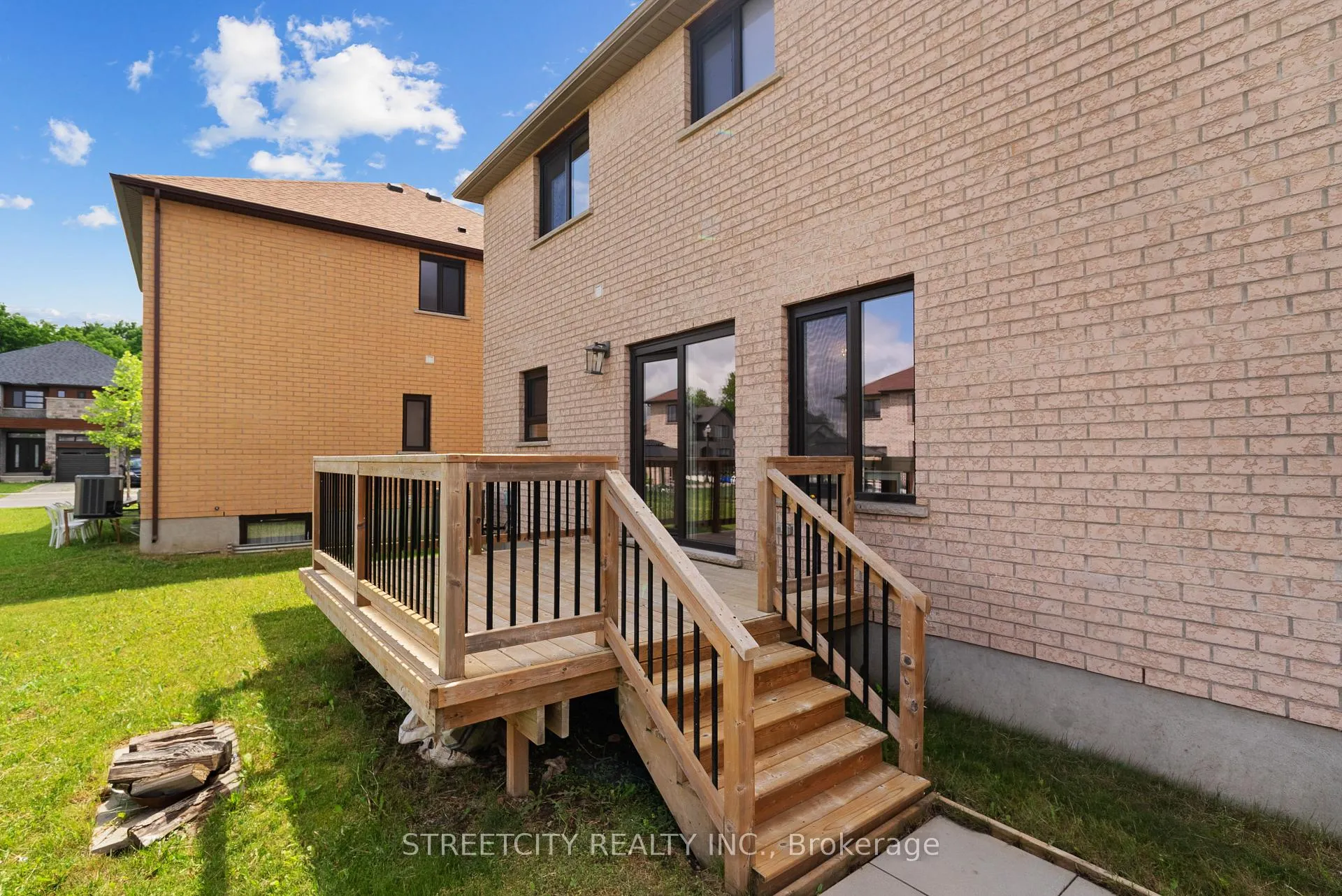 Photo 42 of 878 Zaifman Circle, London, North B — HOMEH