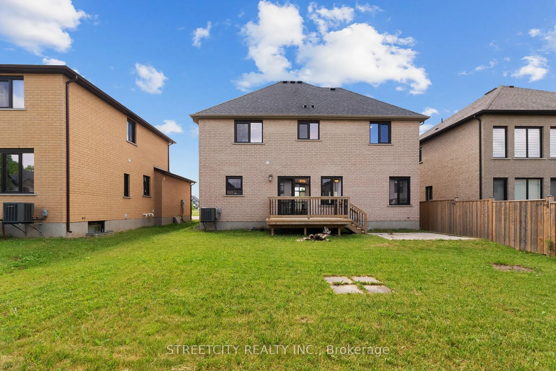 Photo 44 of 878 Zaifman Circle, London, North B — HOMEH