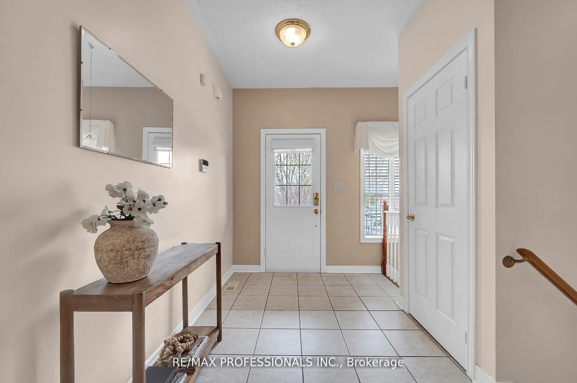 Photo 2 of 96 Waterbury Crescent, Scugog, Port Perry — HOMEH