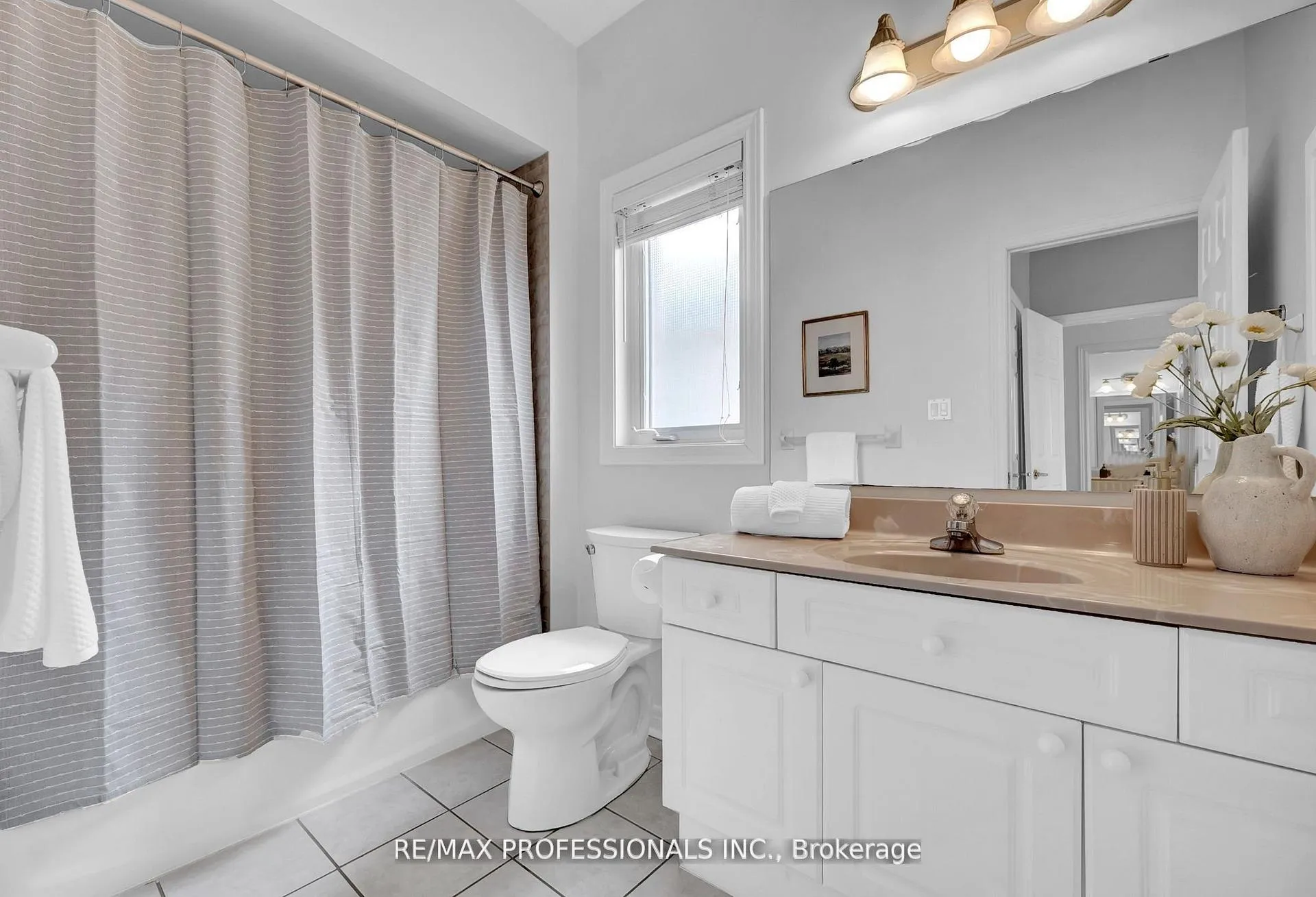 Photo 5 of 96 Waterbury Crescent, Scugog, Port Perry — HOMEH