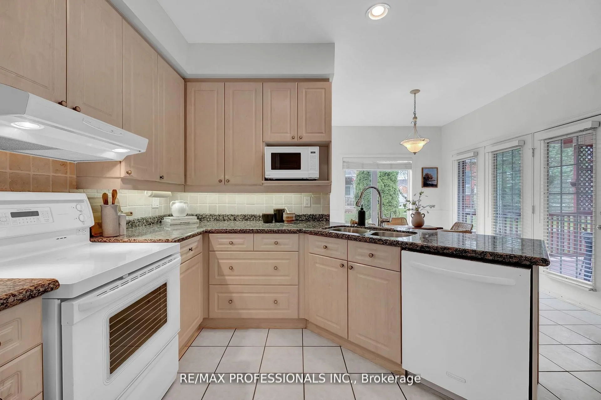 Photo 7 of 96 Waterbury Crescent, Scugog, Port Perry — HOMEH
