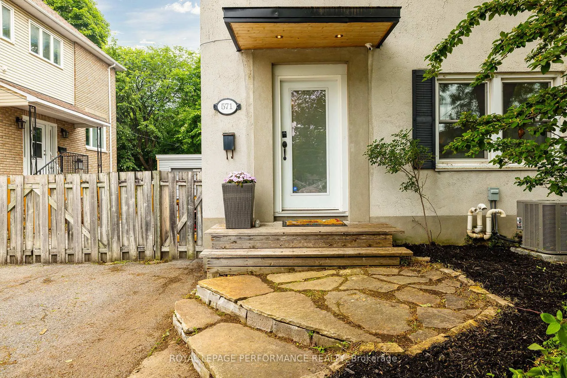 Front of 571 Churchill Avenue N
