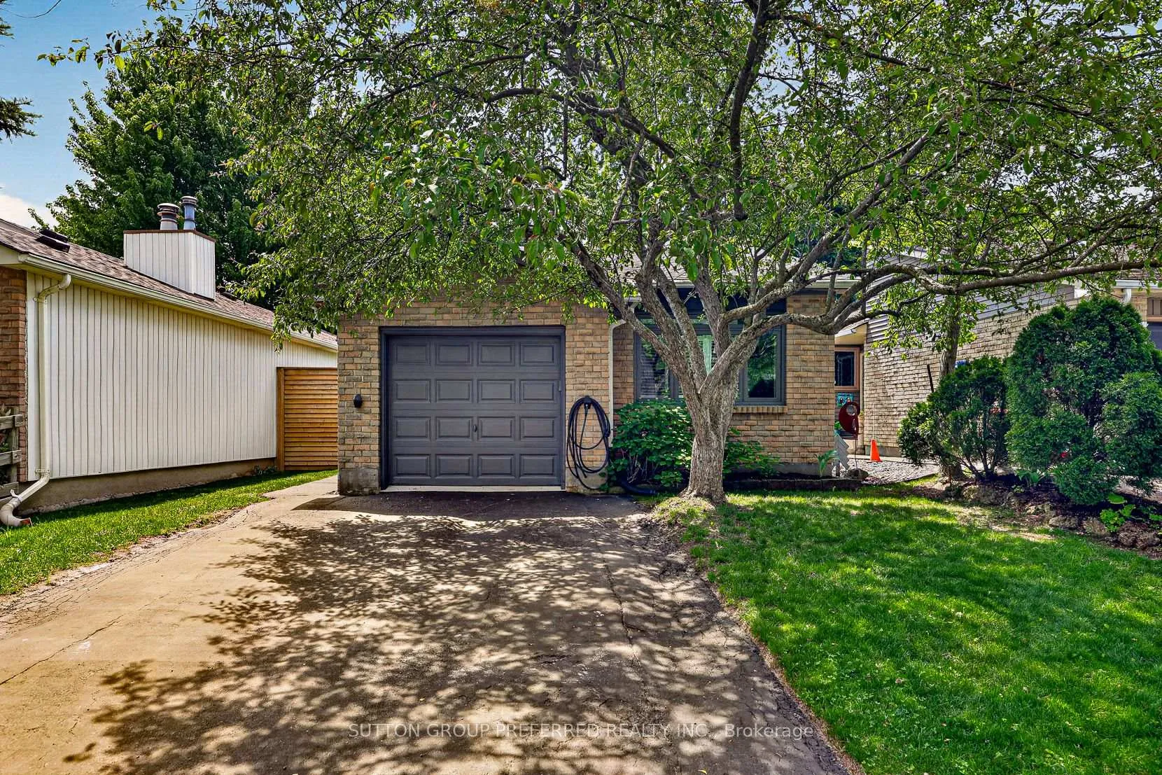 Front of 1790 Aldersbrook Road