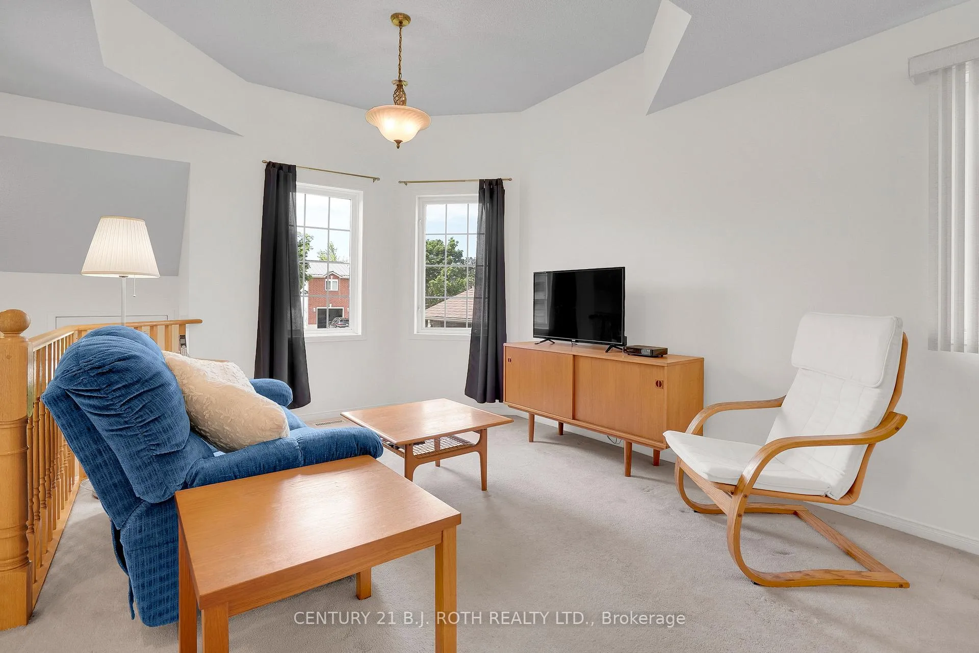 Photo 4 of 74 Peregrine Road, Barrie, Little Lake — HOMEH