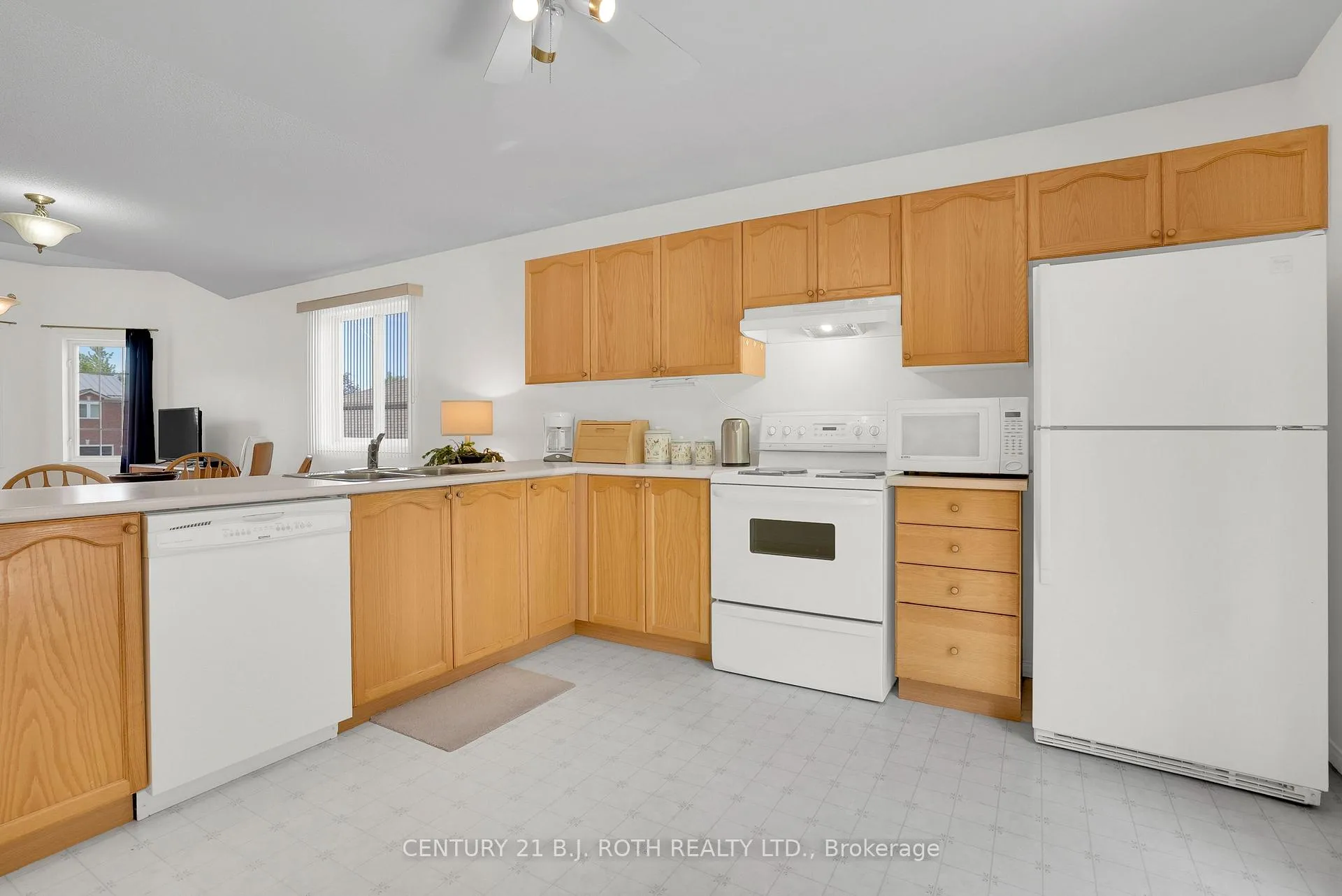 Photo 6 of 74 Peregrine Road, Barrie, Little Lake — HOMEH