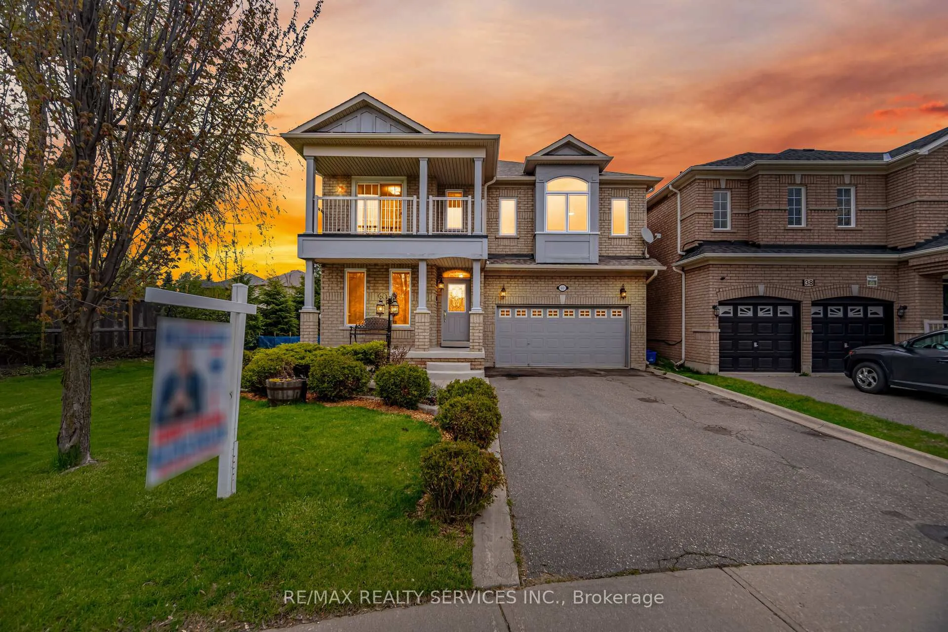 Photo 3 of 40 Sir Jacobs Crescent, Brampton, Fletcher's Meadow — HOMEH