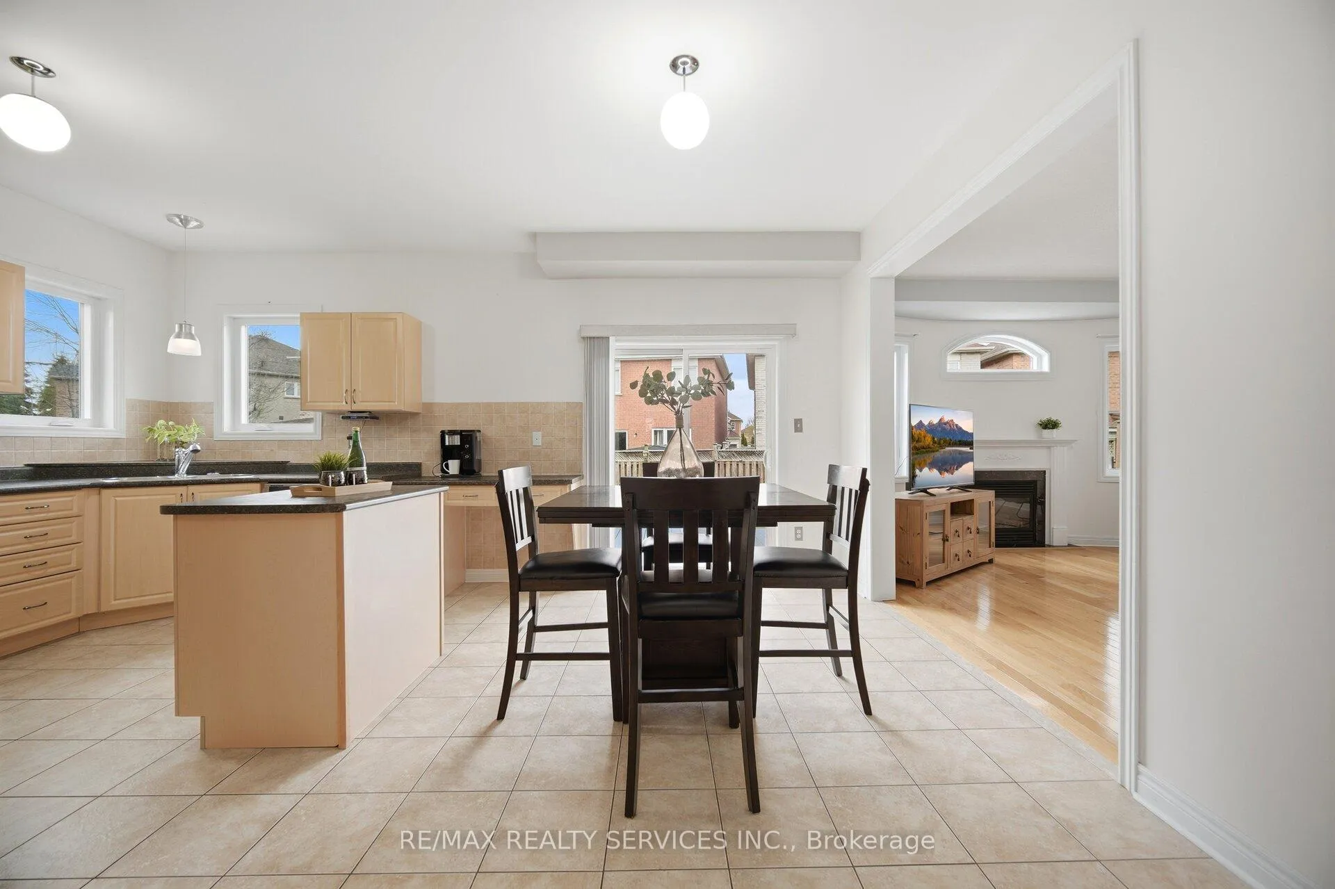 Photo 16 of 40 Sir Jacobs Crescent, Brampton, Fletcher's Meadow — HOMEH