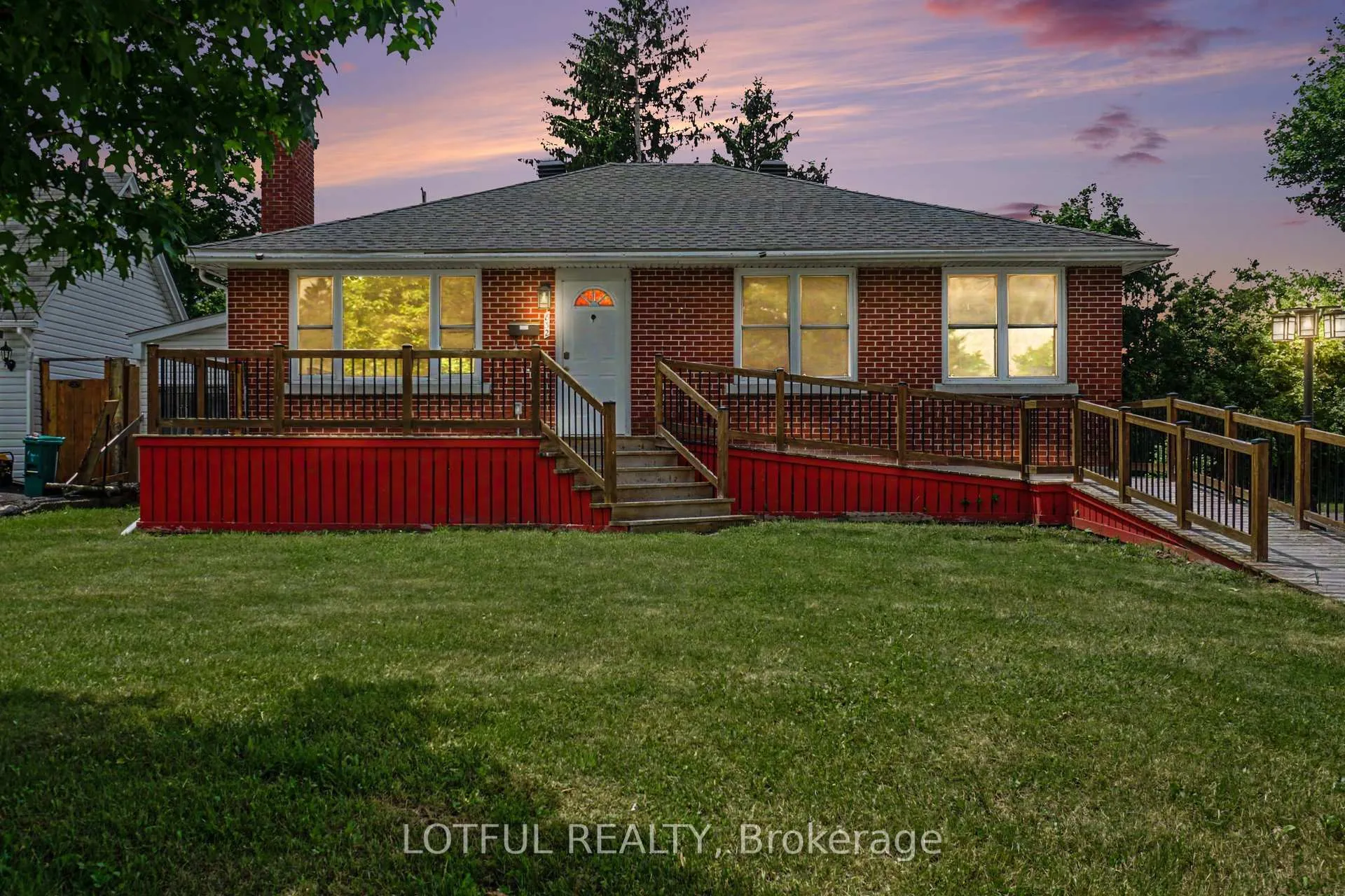 Photo 1 of 832 Rex Avenue, Ottawa, McKellar Heights — HOMEH