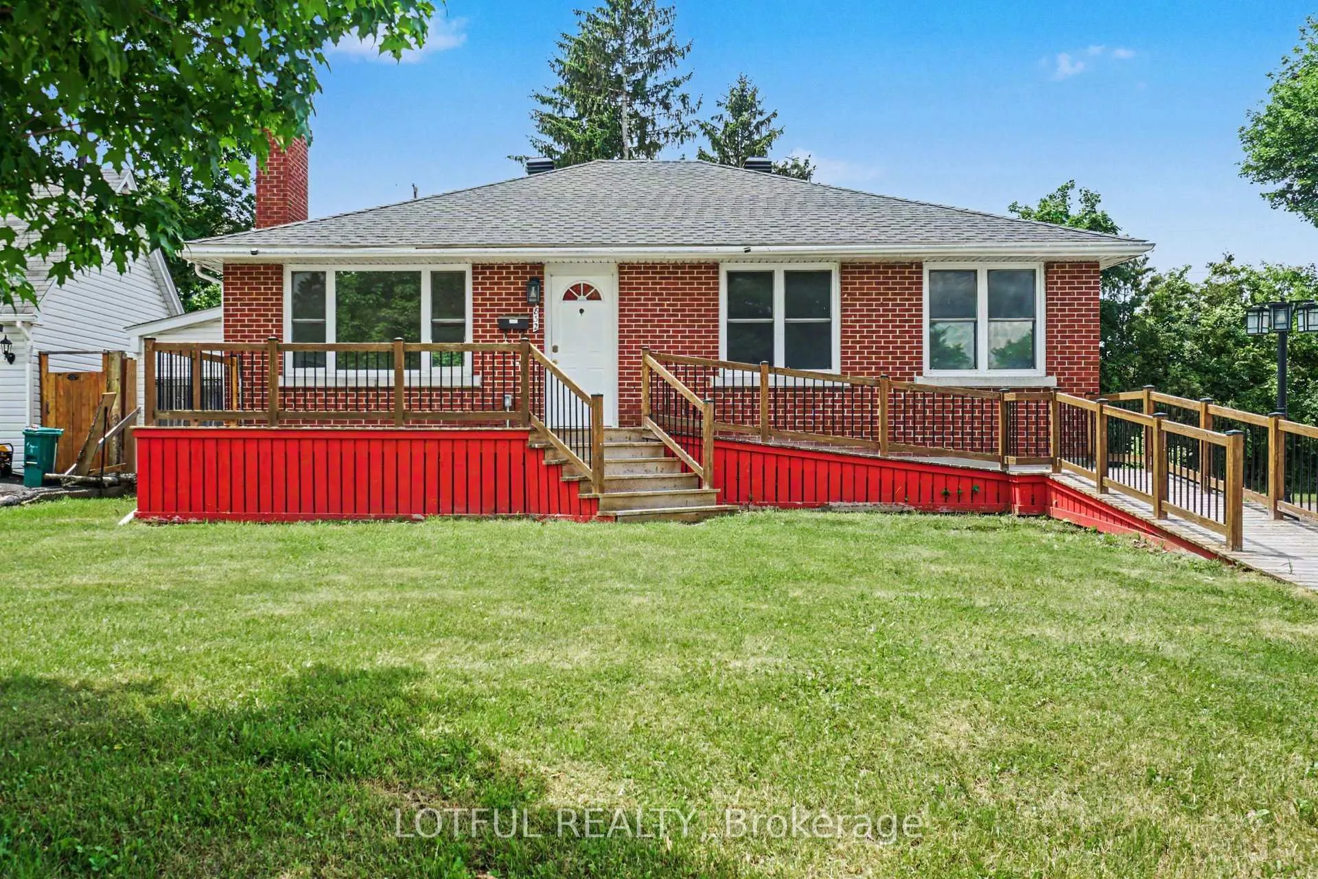 Photo 2 of 832 Rex Avenue, Ottawa, McKellar Heights — HOMEH