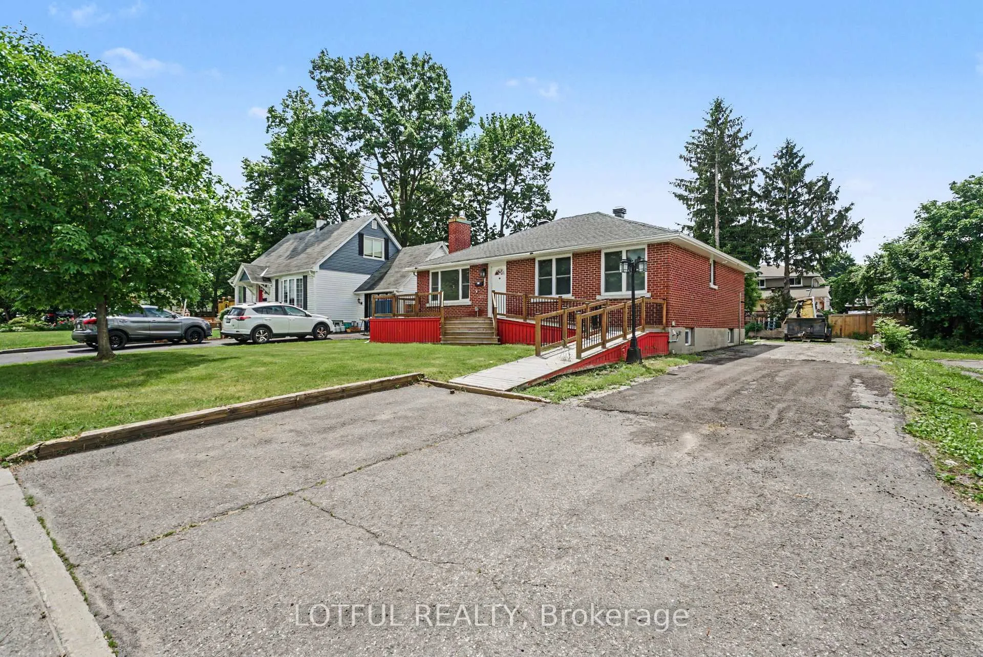 Photo 3 of 832 Rex Avenue, Ottawa, McKellar Heights — HOMEH