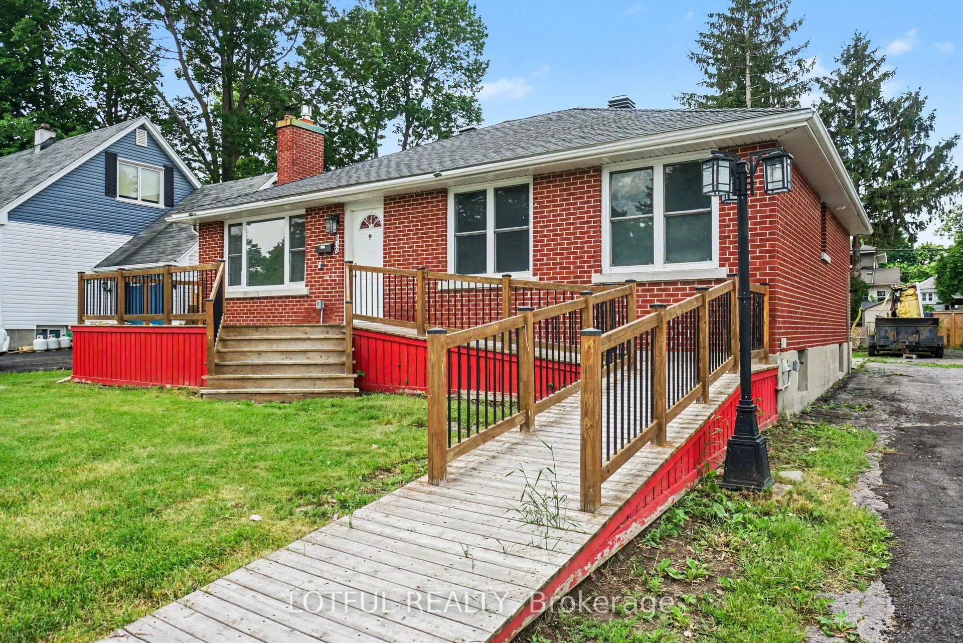 Photo 4 of 832 Rex Avenue, Ottawa, McKellar Heights — HOMEH