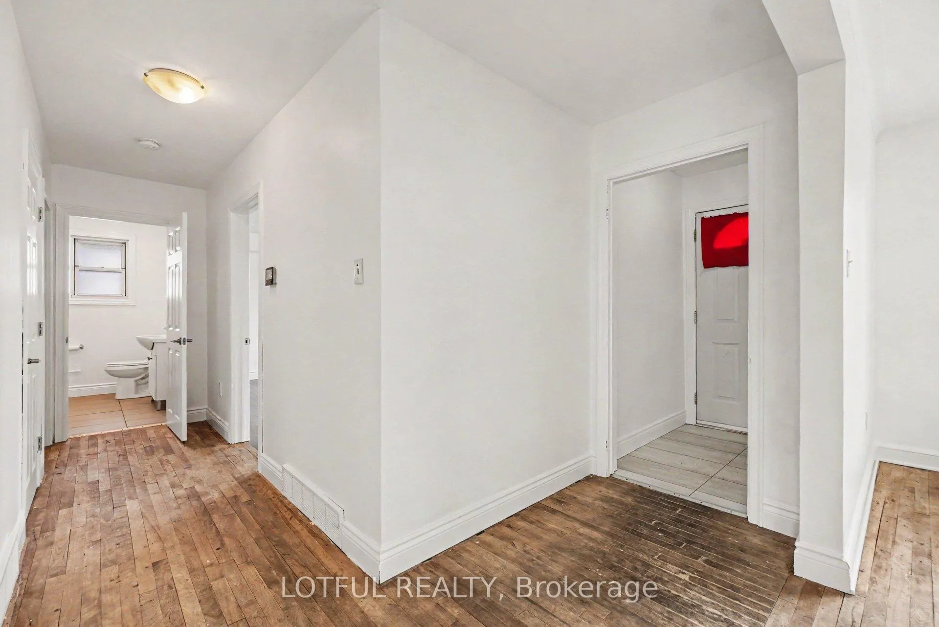 Photo 7 of 832 Rex Avenue, Ottawa, McKellar Heights — HOMEH