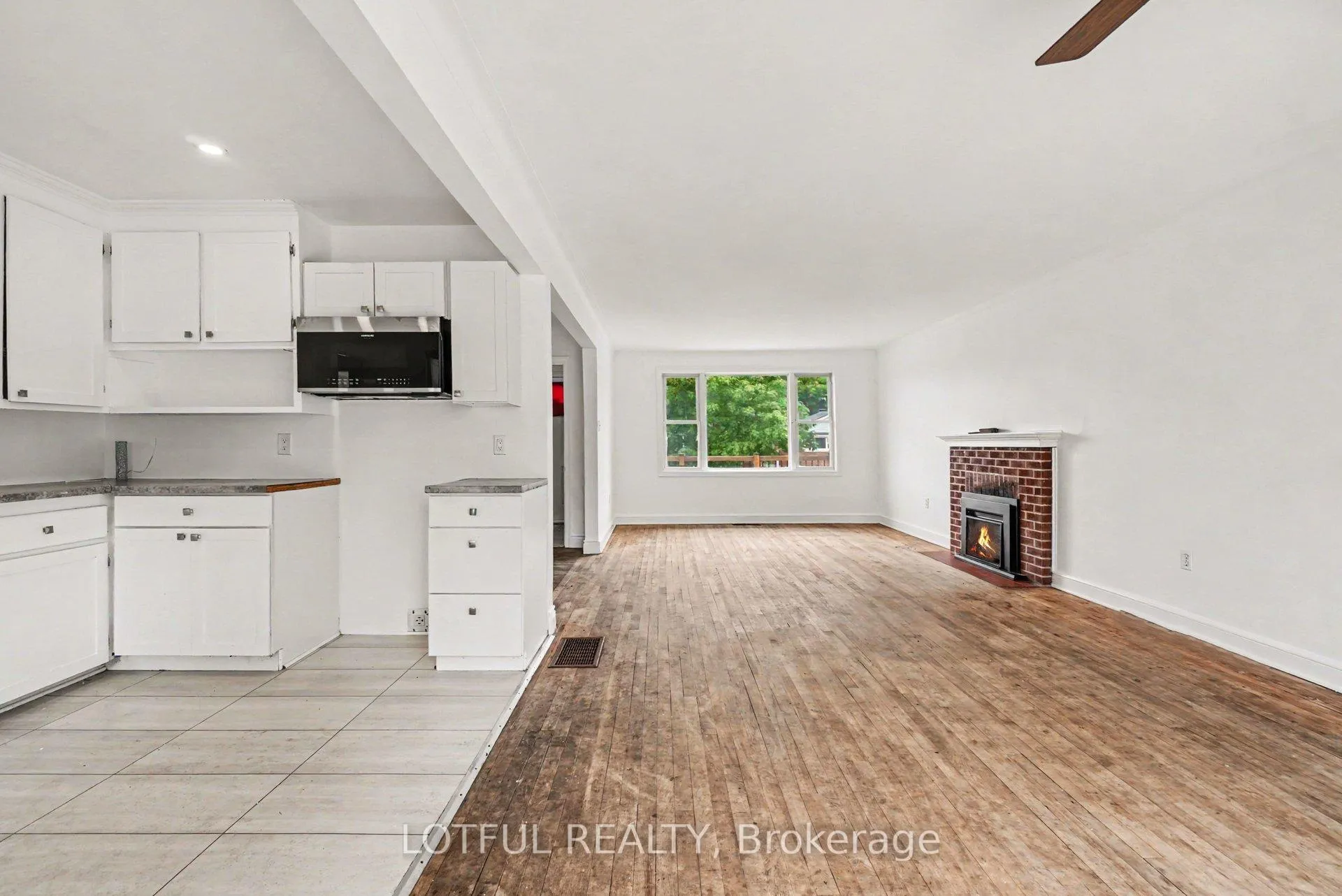 Photo 10 of 832 Rex Avenue, Ottawa, McKellar Heights — HOMEH