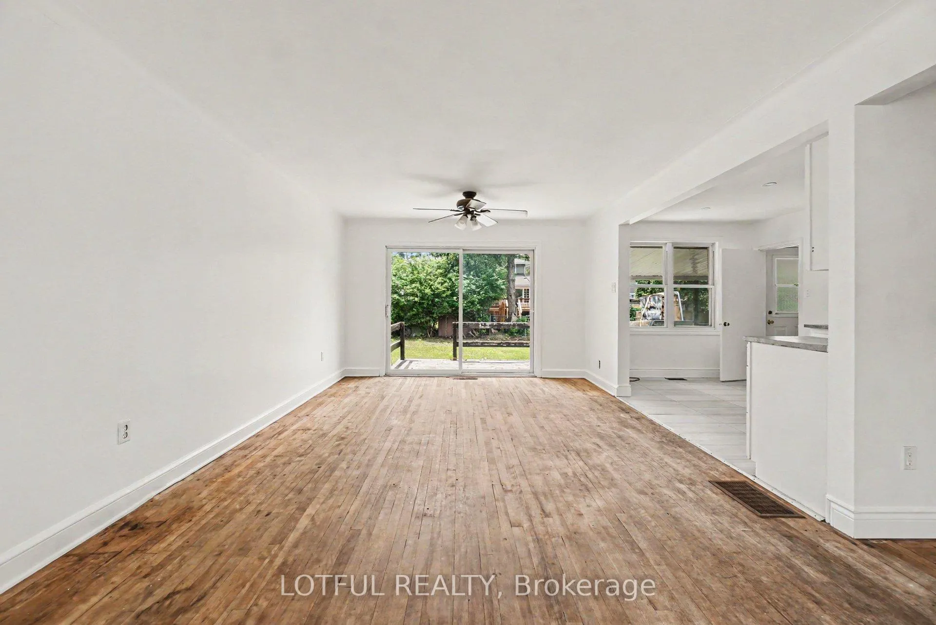 Photo 12 of 832 Rex Avenue, Ottawa, McKellar Heights — HOMEH