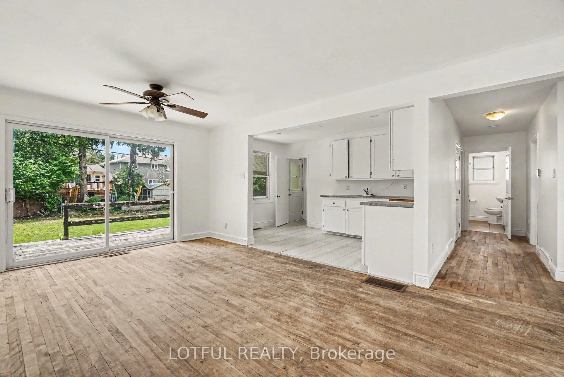 Photo 13 of 832 Rex Avenue, Ottawa, McKellar Heights — HOMEH