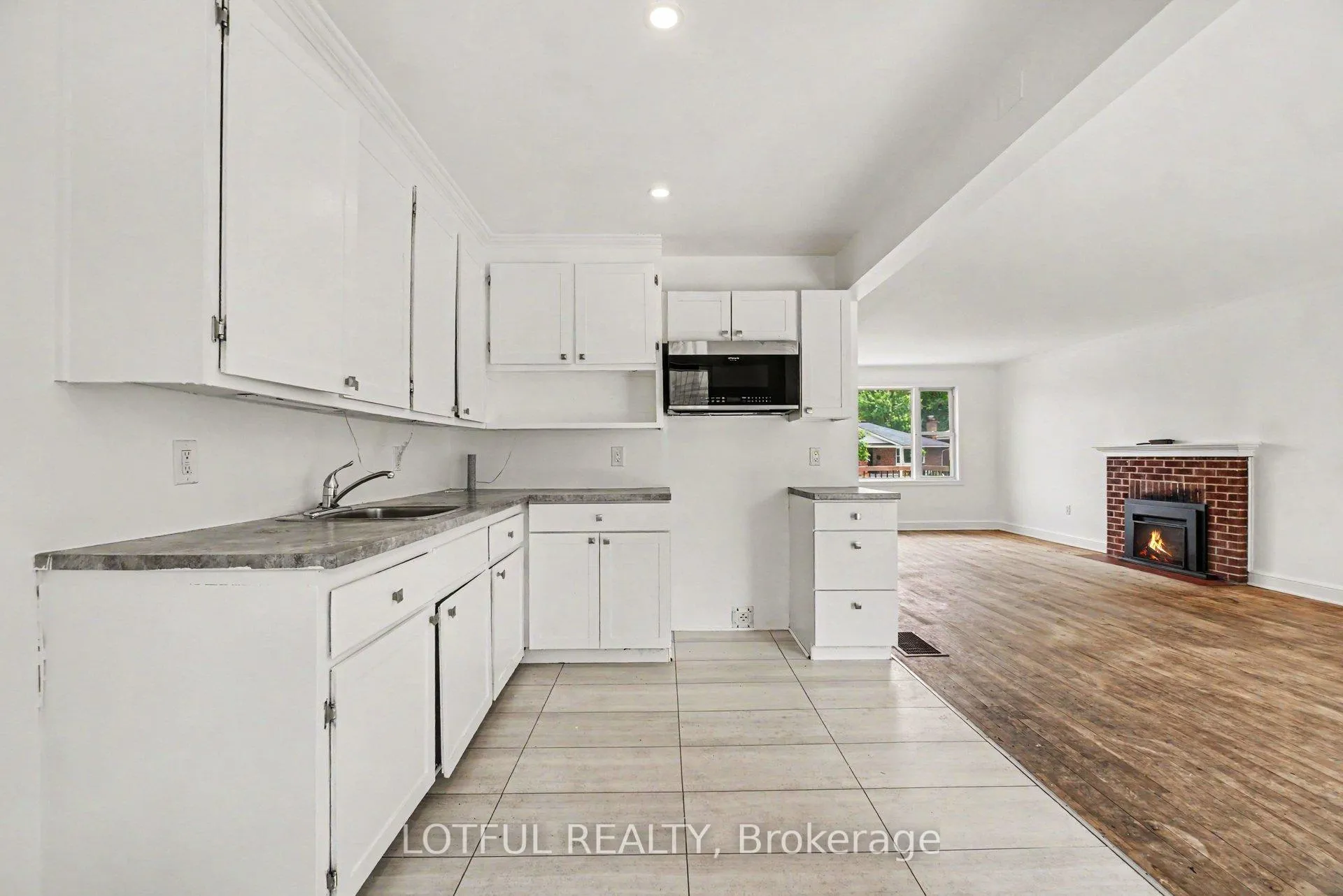 Photo 17 of 832 Rex Avenue, Ottawa, McKellar Heights — HOMEH