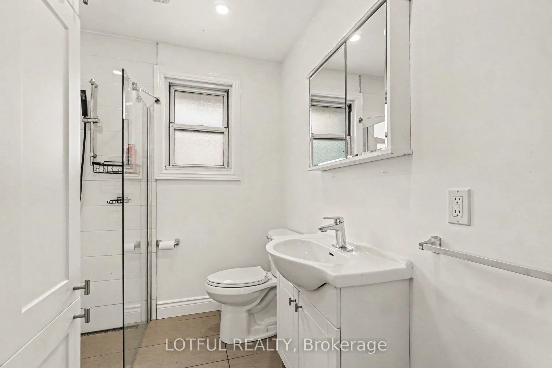 Photo 22 of 832 Rex Avenue, Ottawa, McKellar Heights — HOMEH
