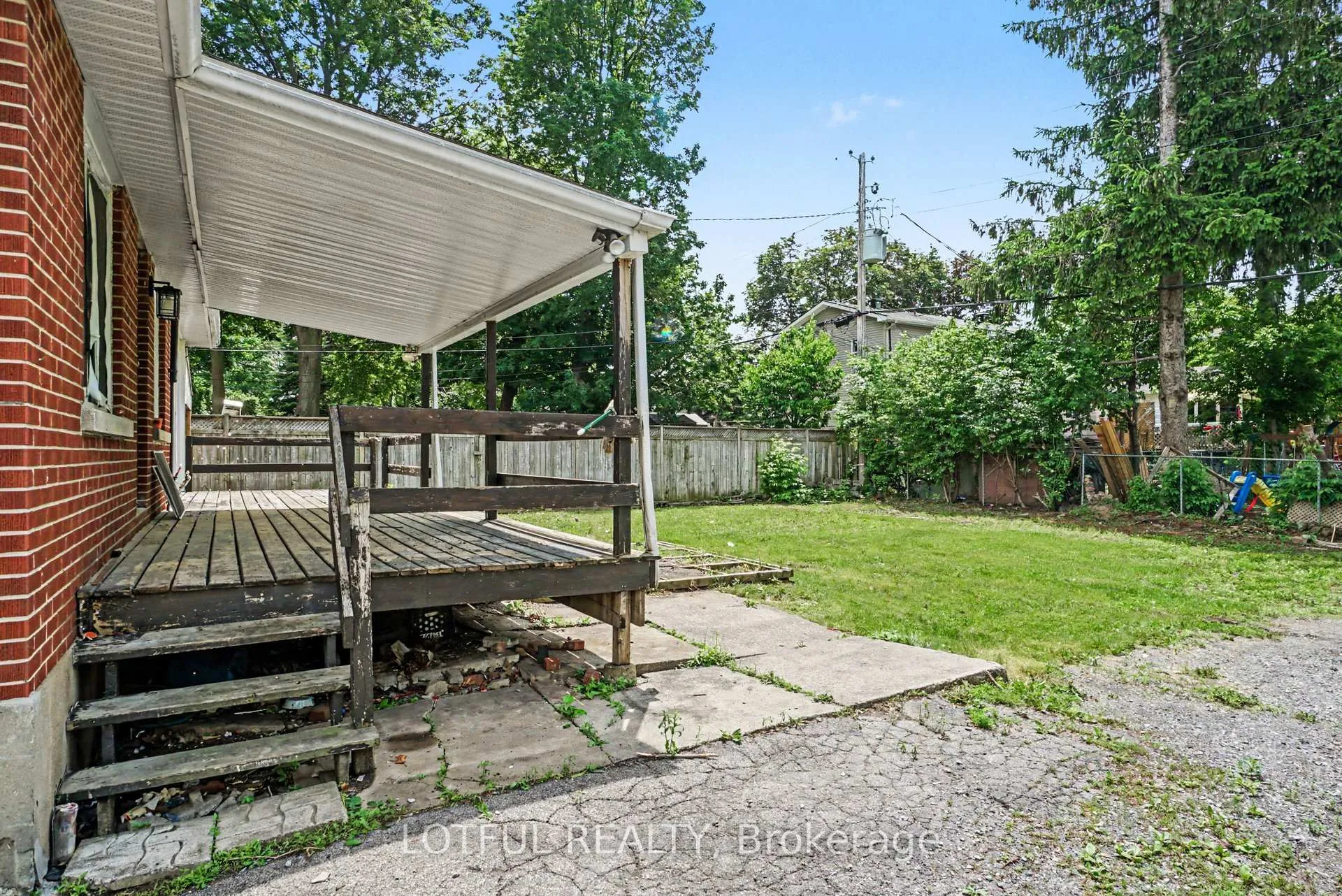 Photo 25 of 832 Rex Avenue, Ottawa, McKellar Heights — HOMEH