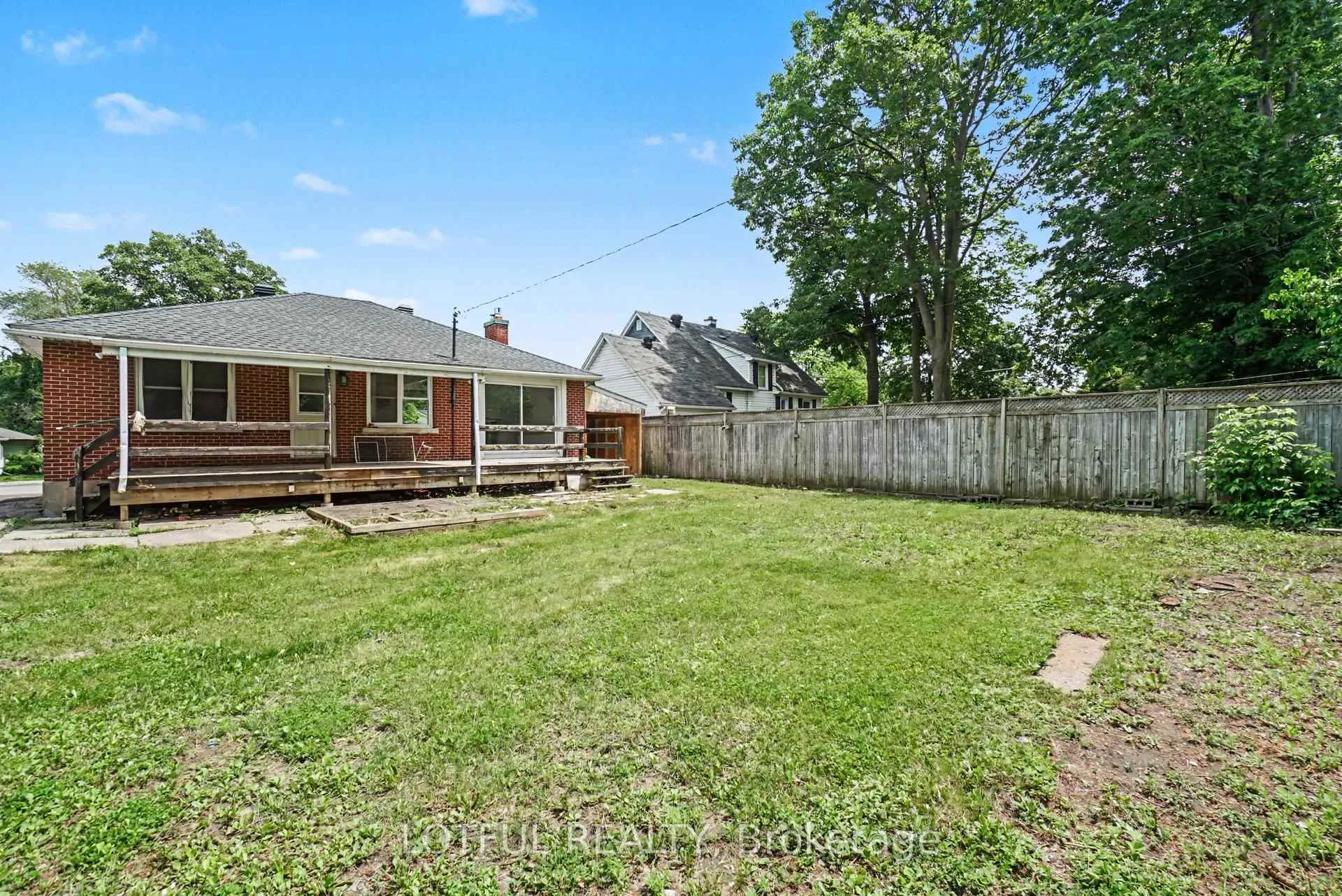 Photo 26 of 832 Rex Avenue, Ottawa, McKellar Heights — HOMEH