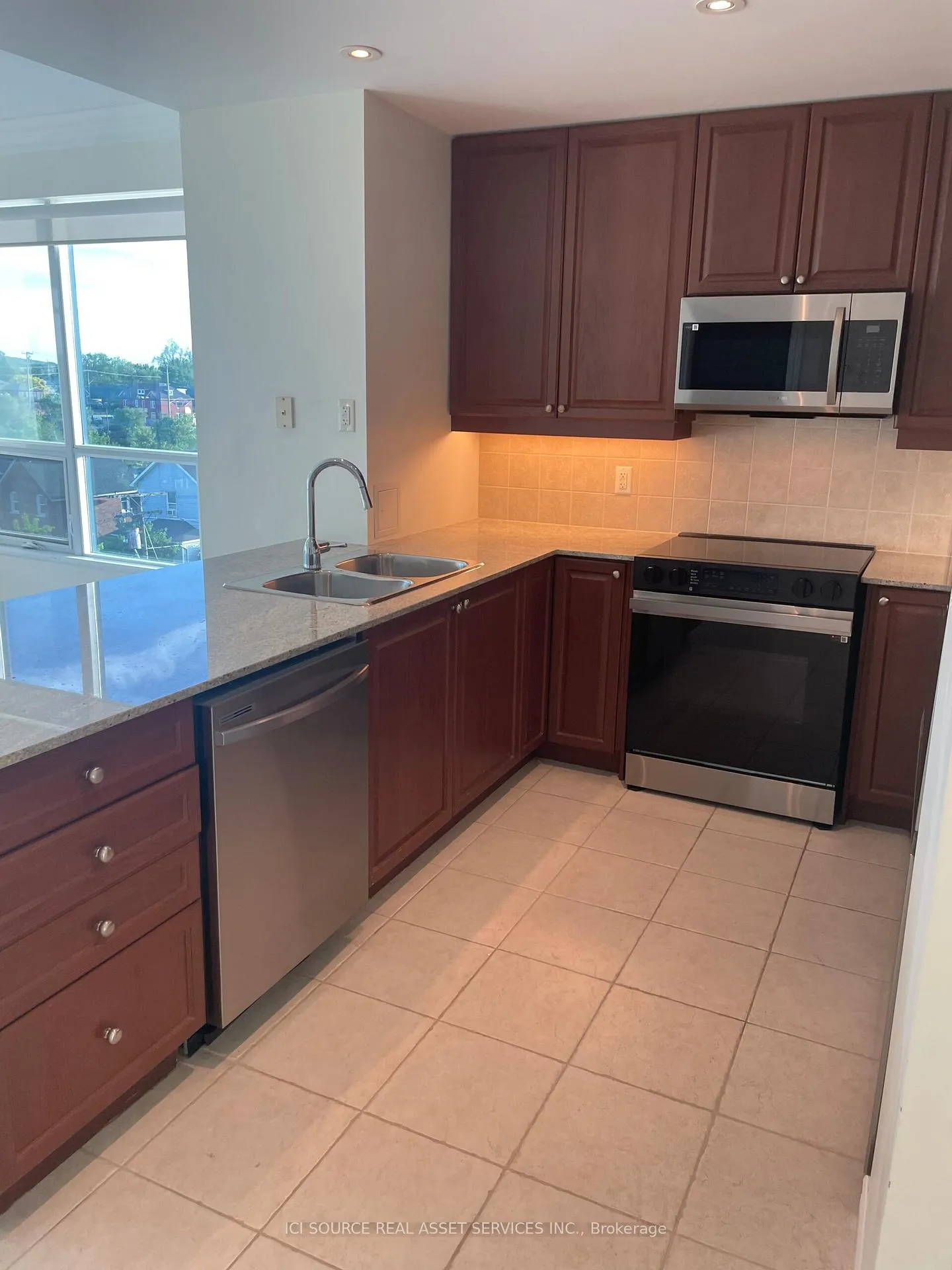 Photo 2 of Unit 501, 37 Ellen Street, Barrie, City Centre — HOMEH