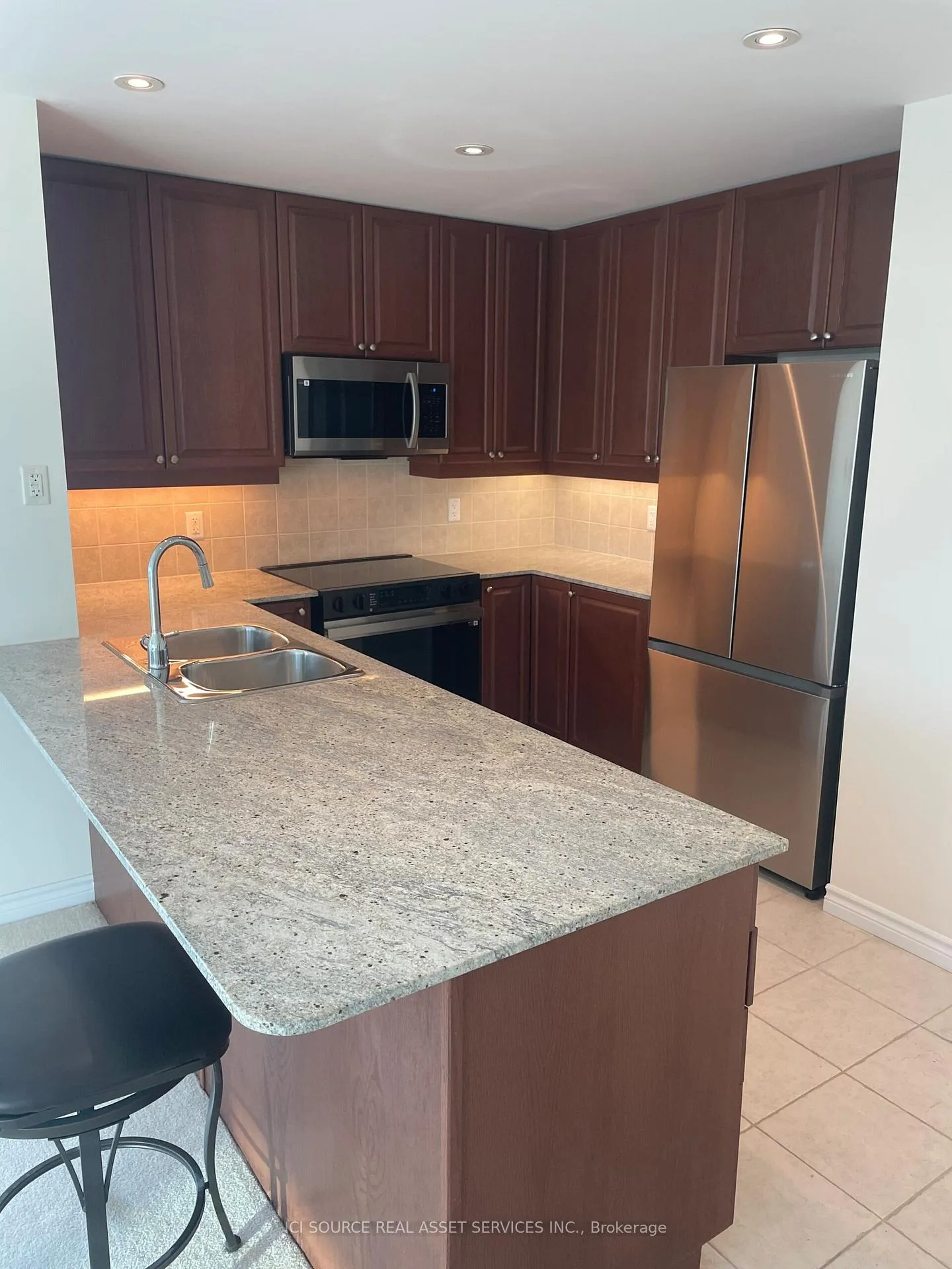 Photo 4 of Unit 501, 37 Ellen Street, Barrie, City Centre — HOMEH