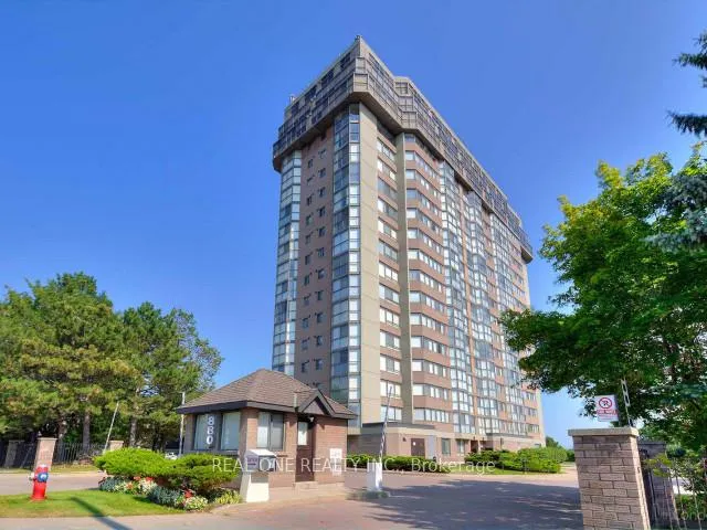 Front of Unit 1404, 880 Dundas Street W