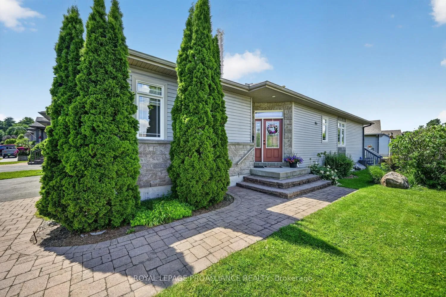 Photo 3 of 422 Brock Street, Brockville, Brockville — HOMEH